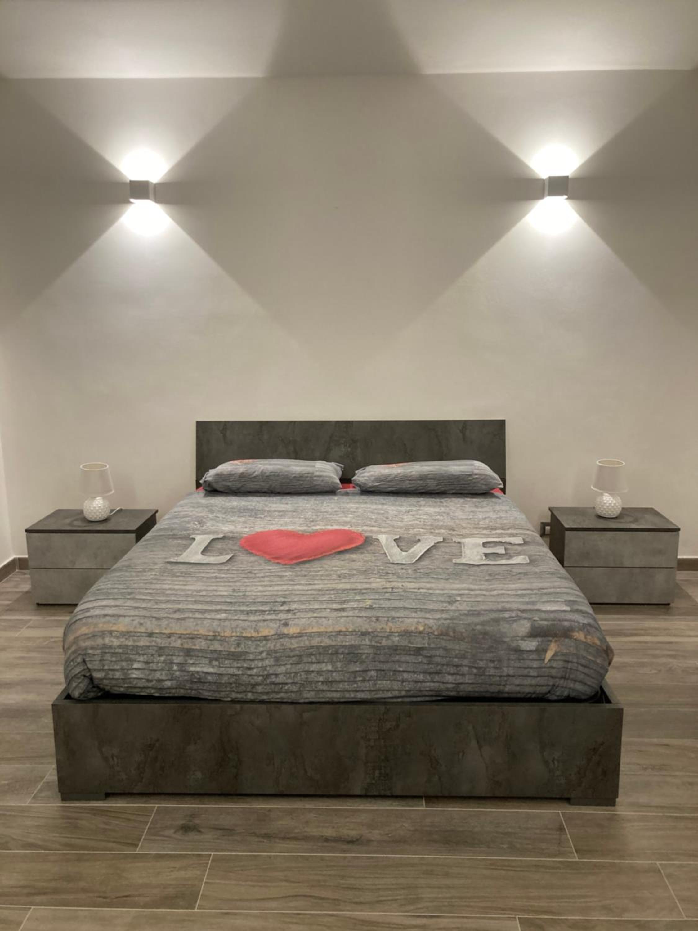 One-Bedroom Apartment - Photo 1