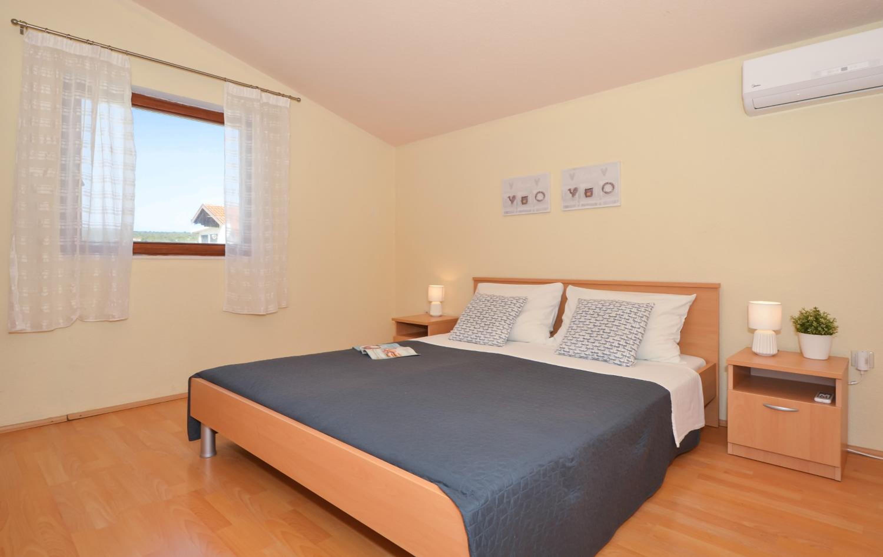 One-Bedroom Apartment with Terrace and Sea View photo 1