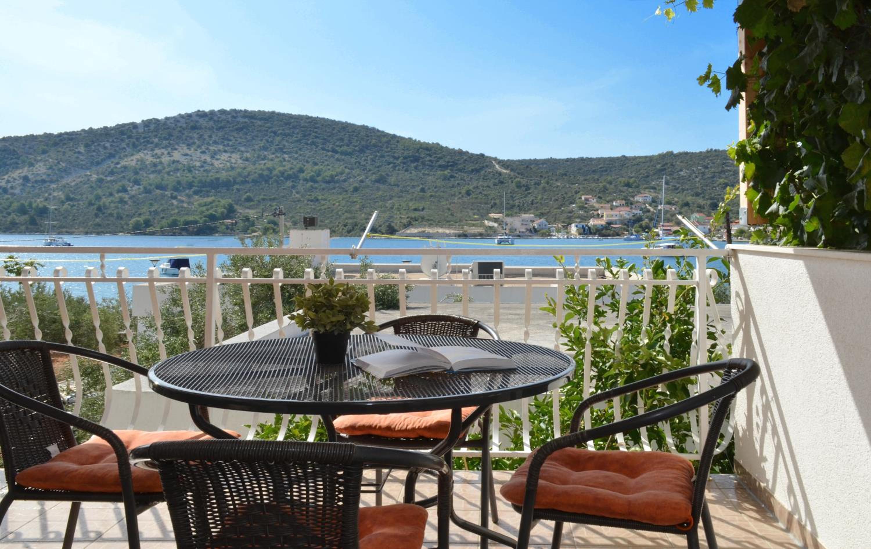 Apartment with Sea View photo 2