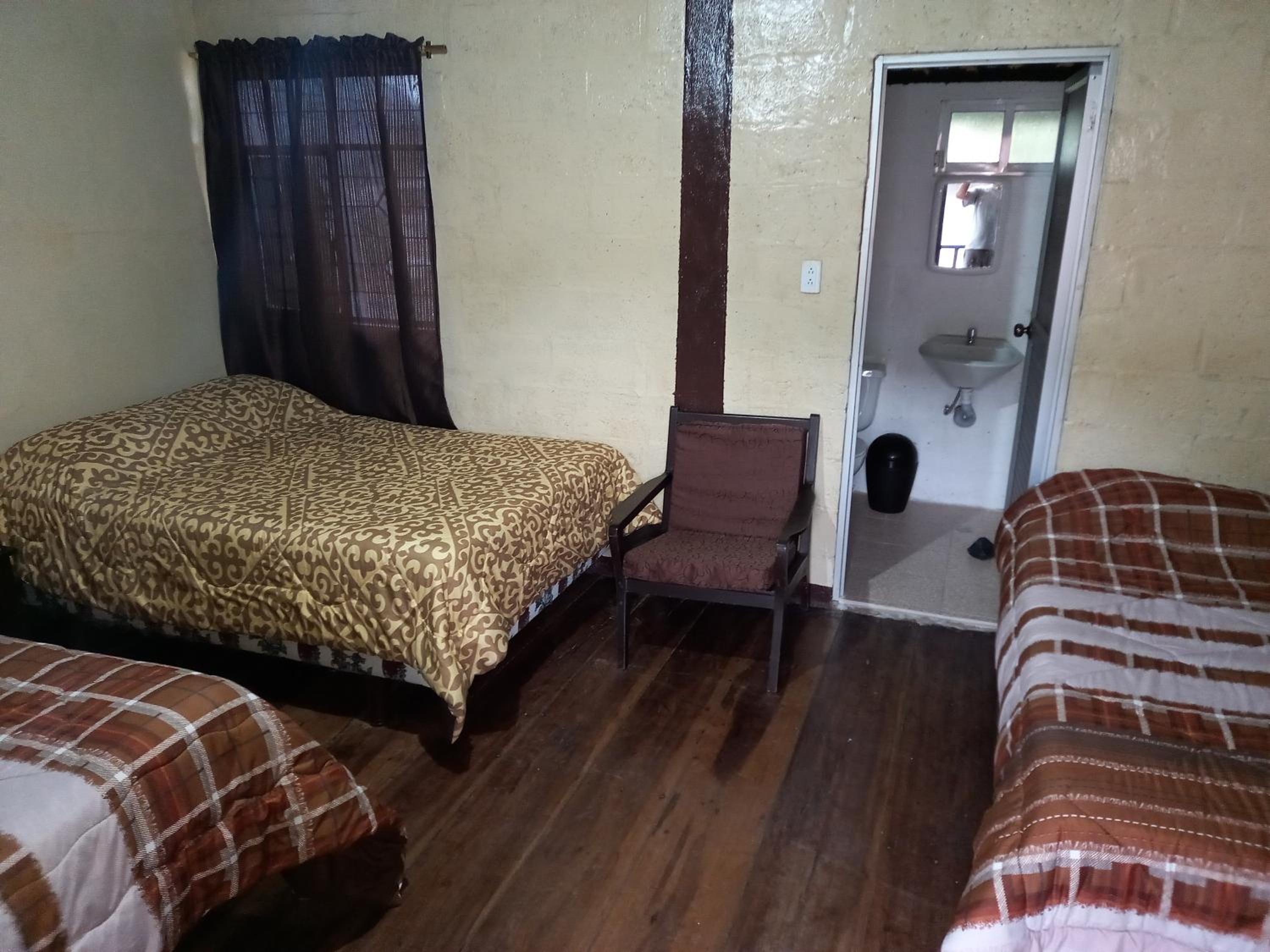 Family Room with Private Bathroom photo 2