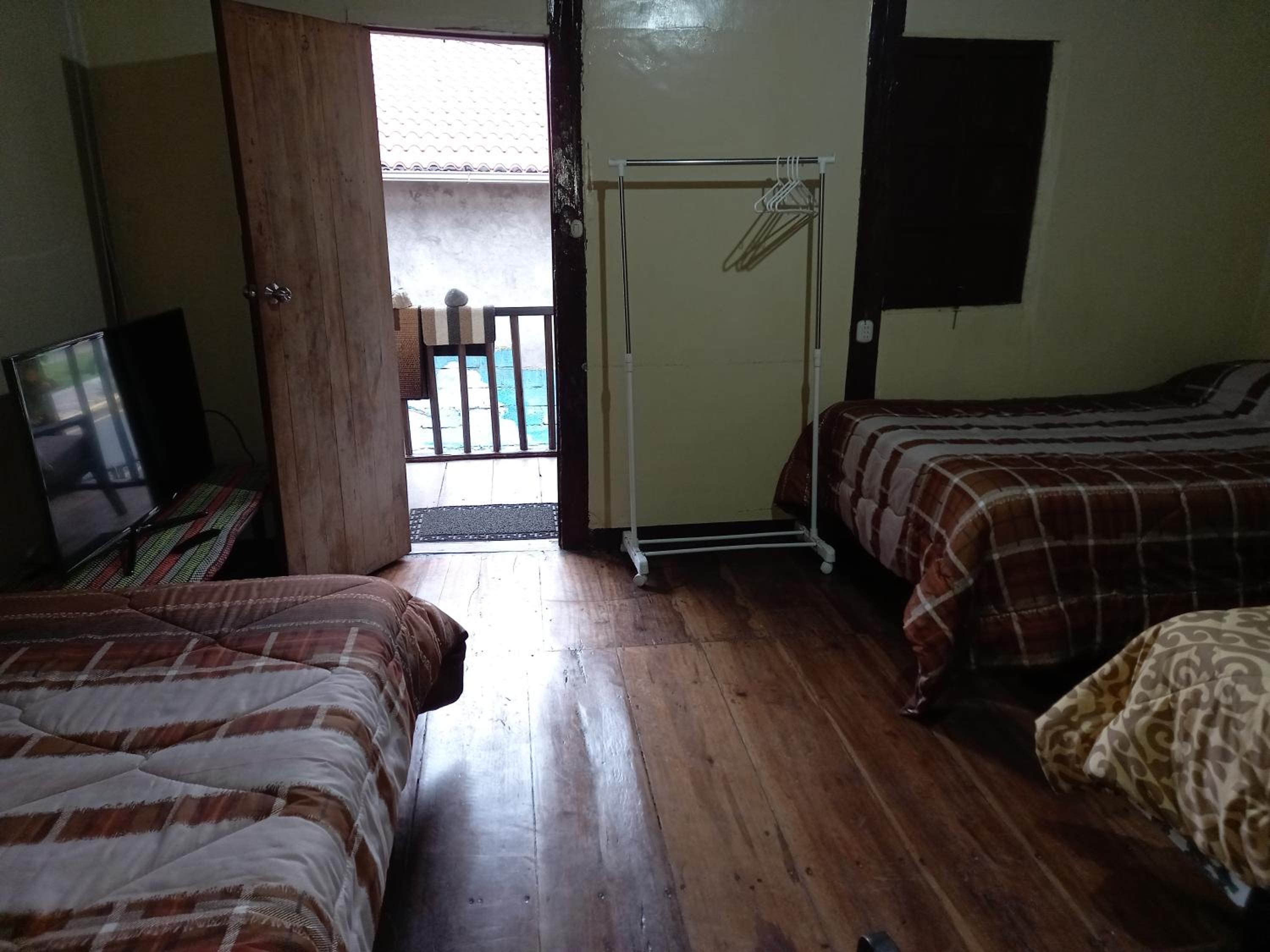 Family Room with Private Bathroom photo 3
