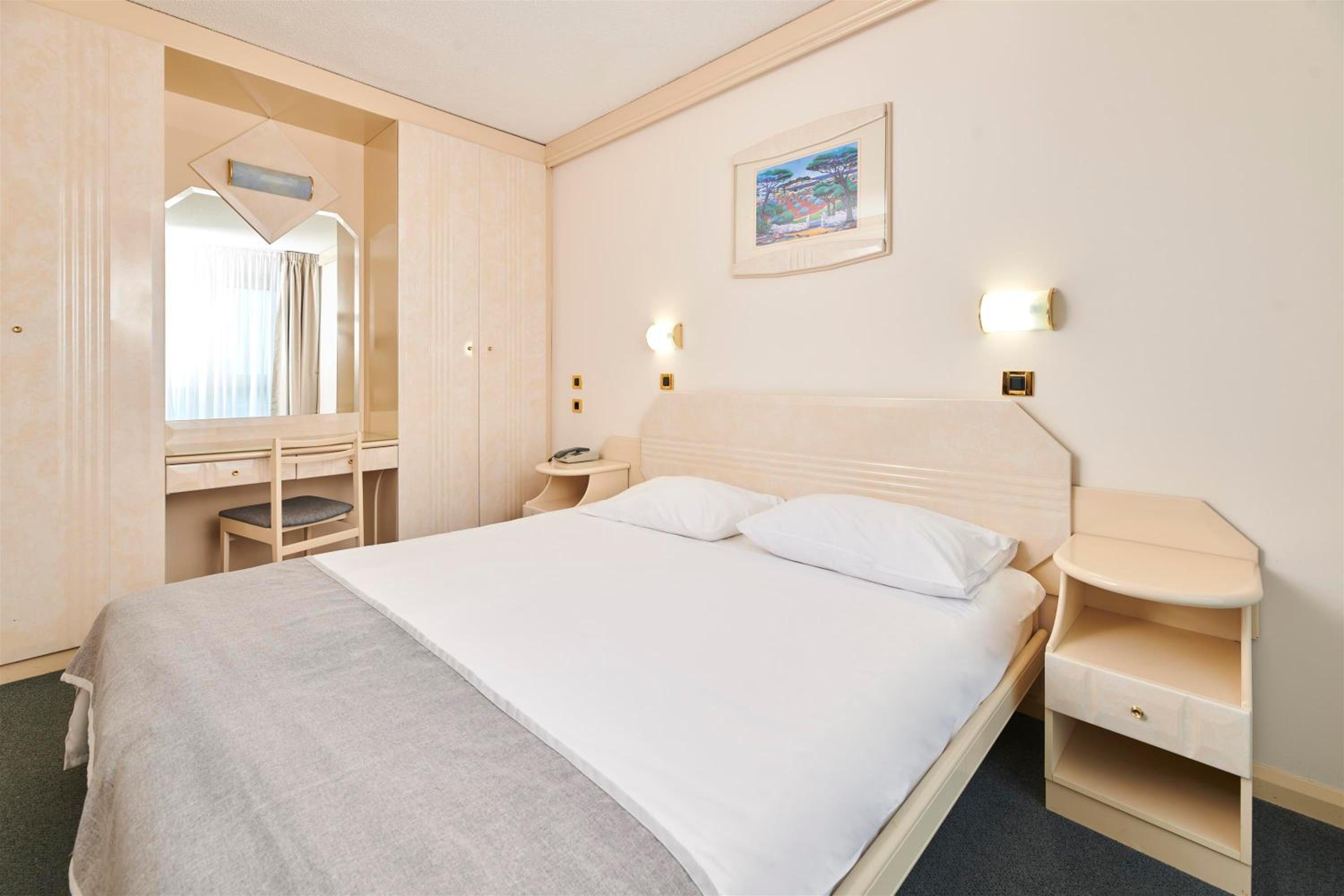Suite with Balcony - Photo 5