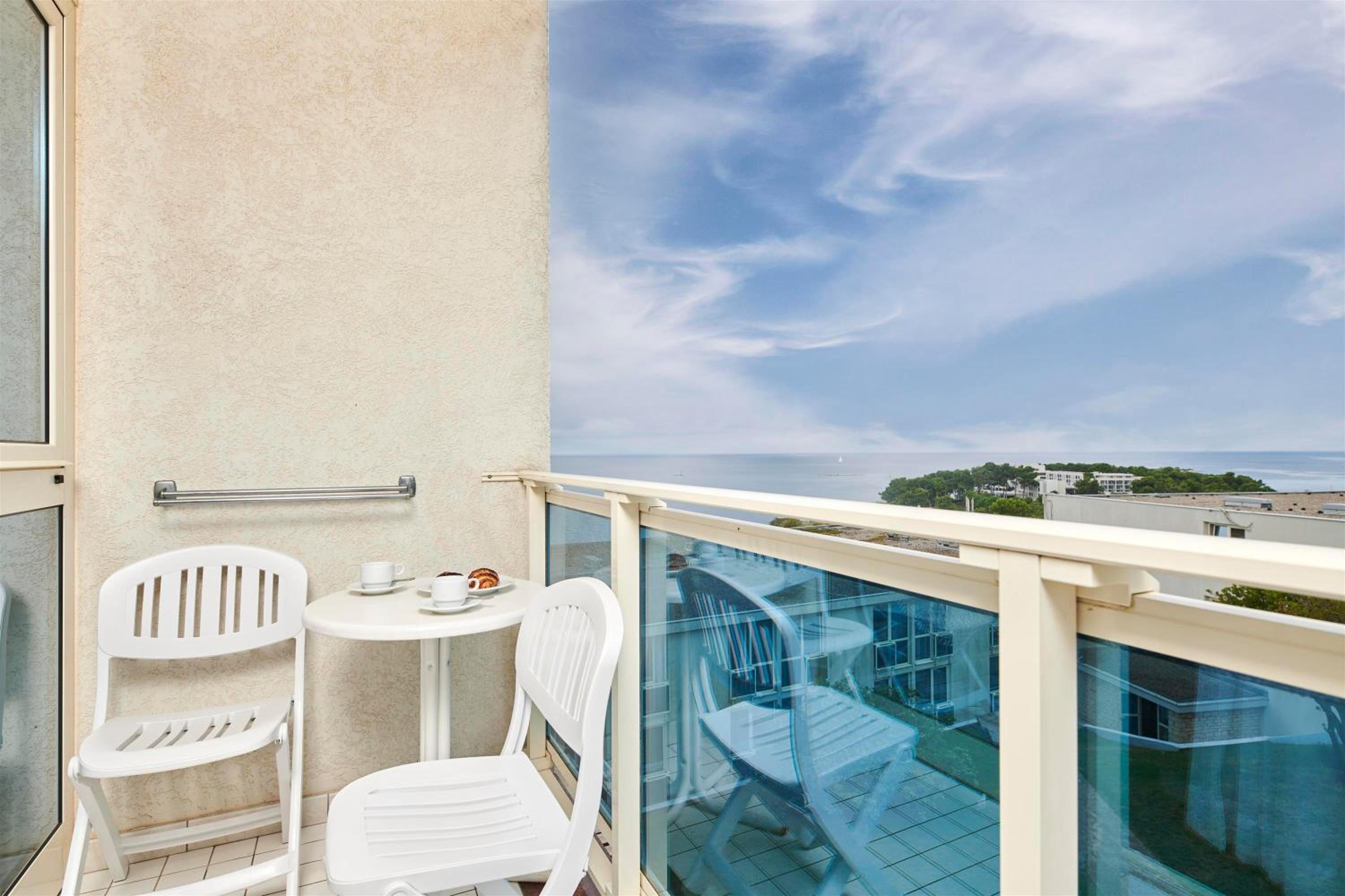Suite with Balcony Sea Side - Photo 9