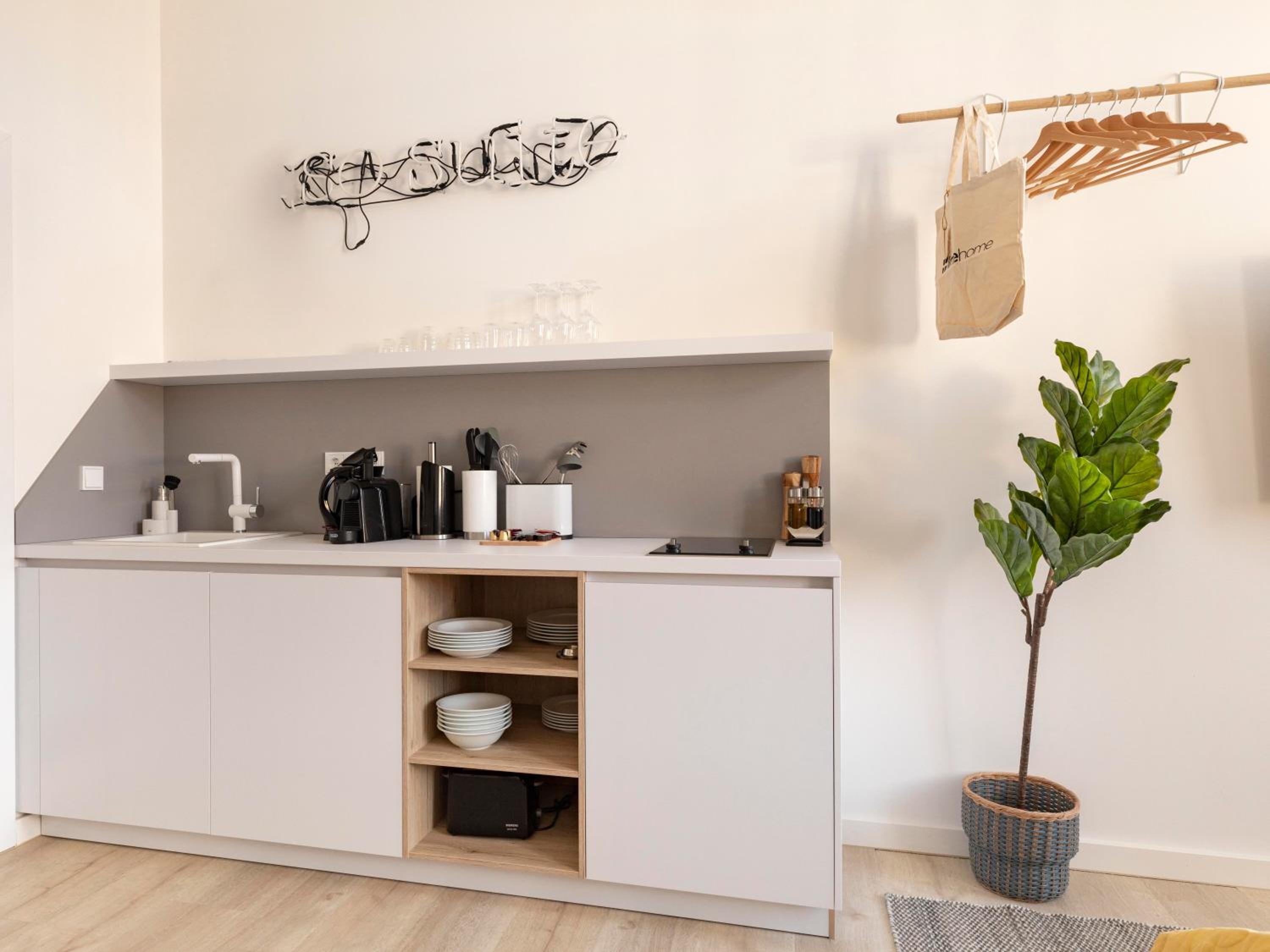 Suite S - Photo 14