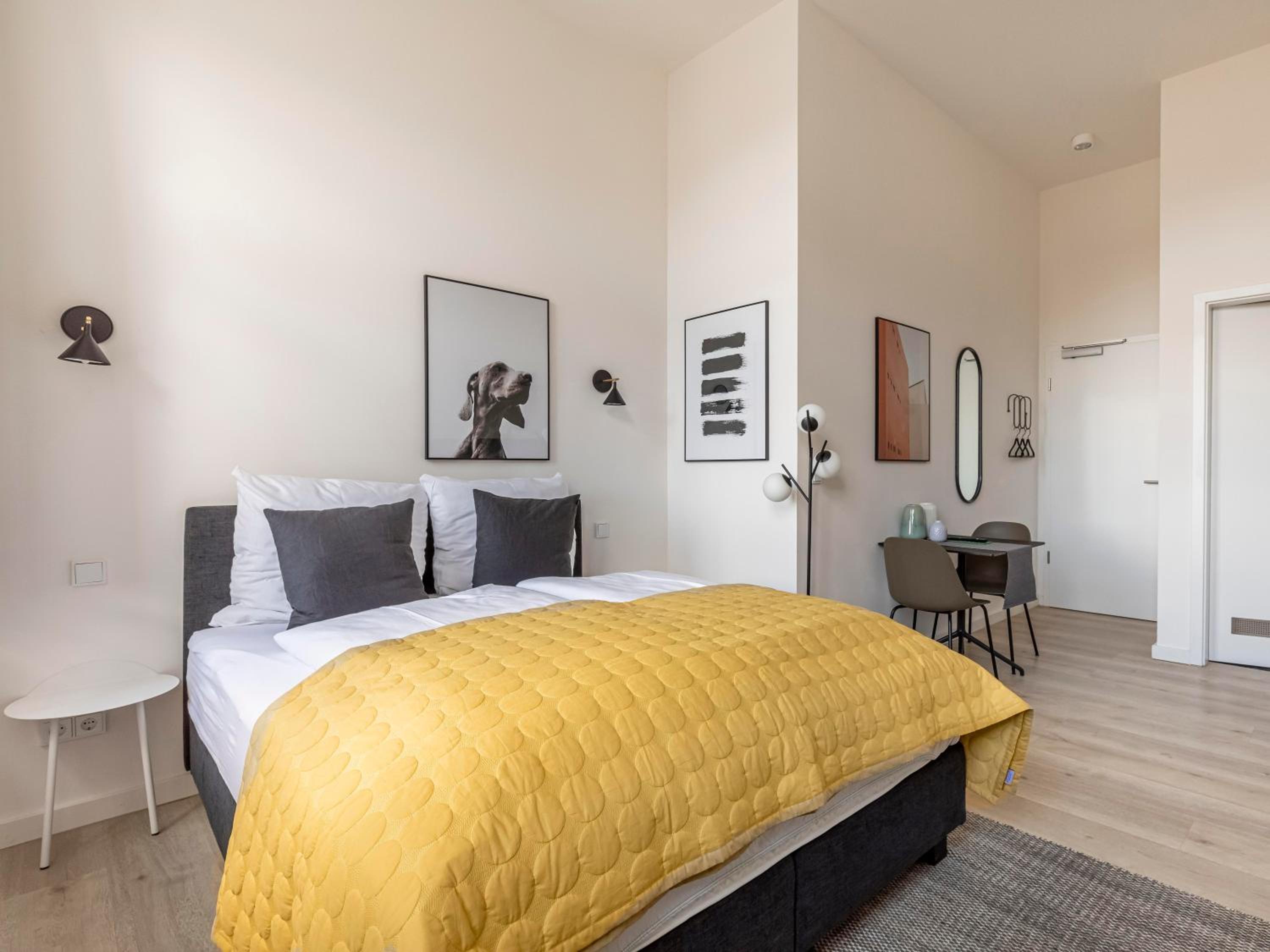 Suite S - Photo 1