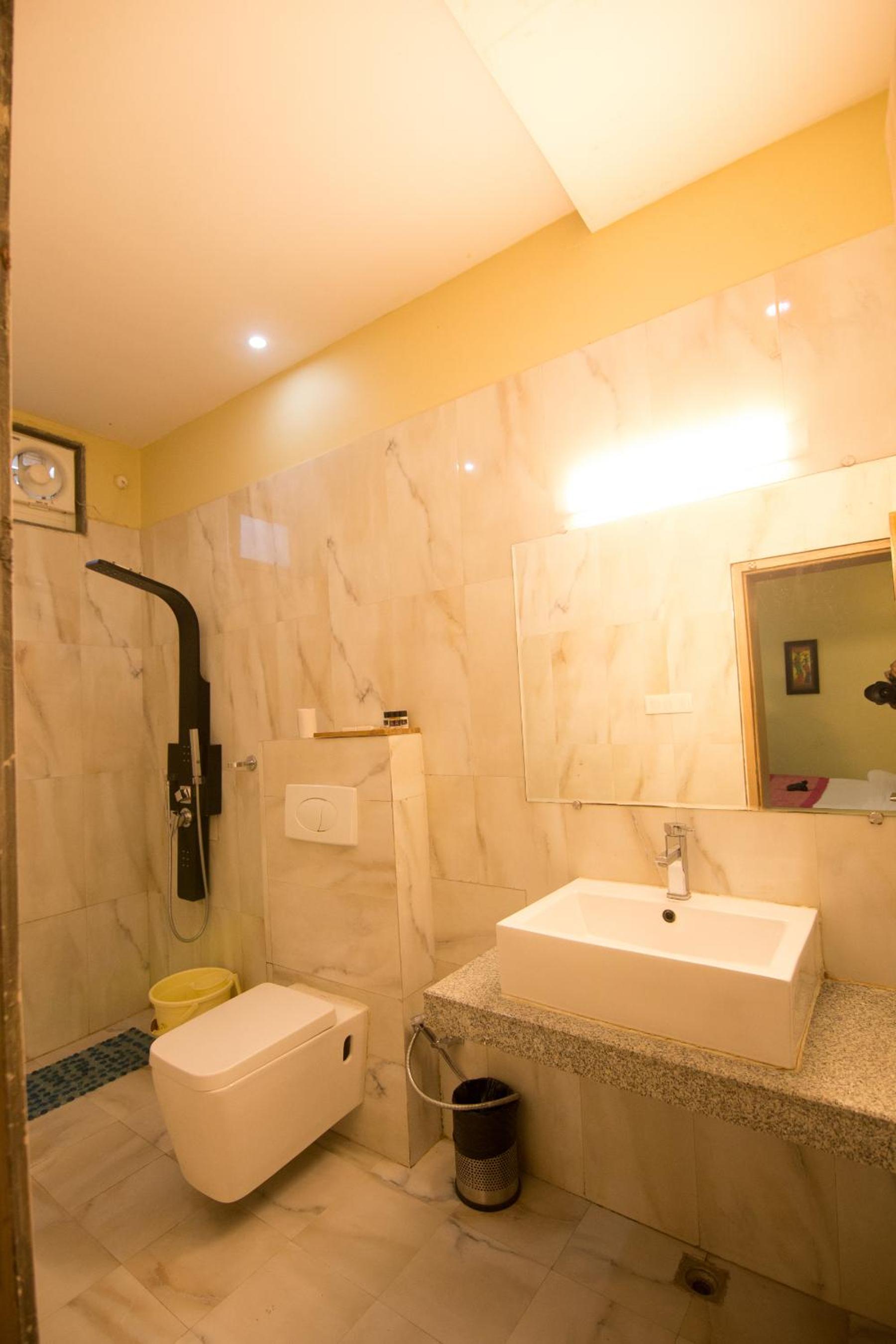 Deluxe Double Room with Balcony photo 2