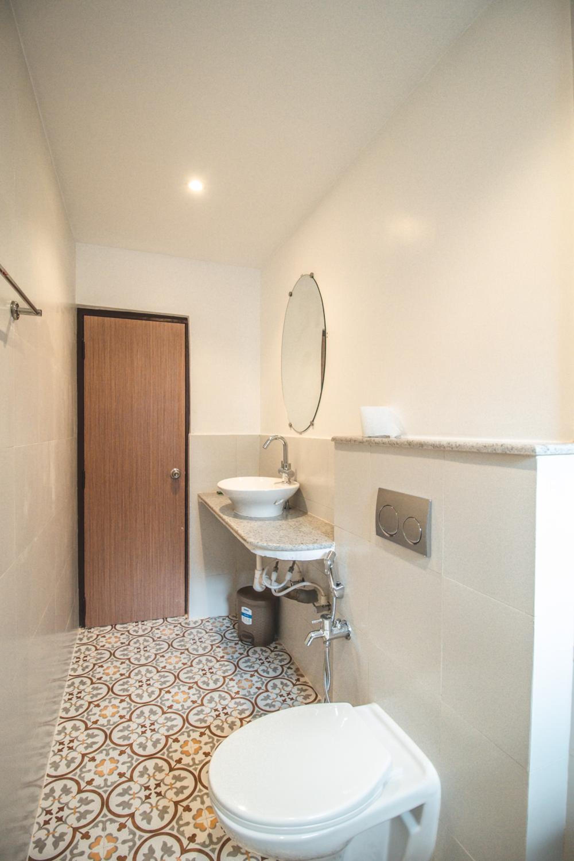Deluxe Double Room with Balcony - Photo 5