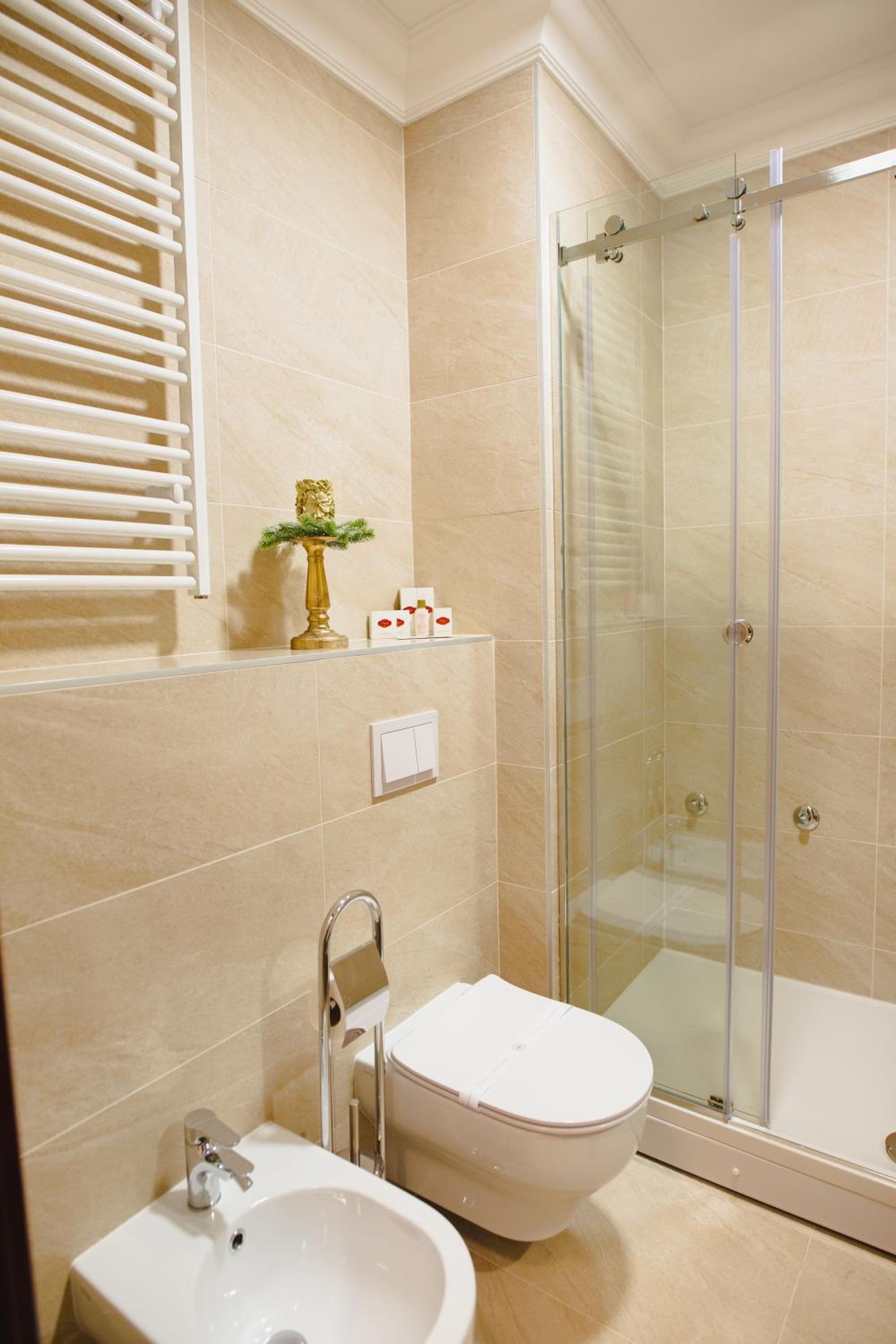 Double or Twin Room with View - Photo 3