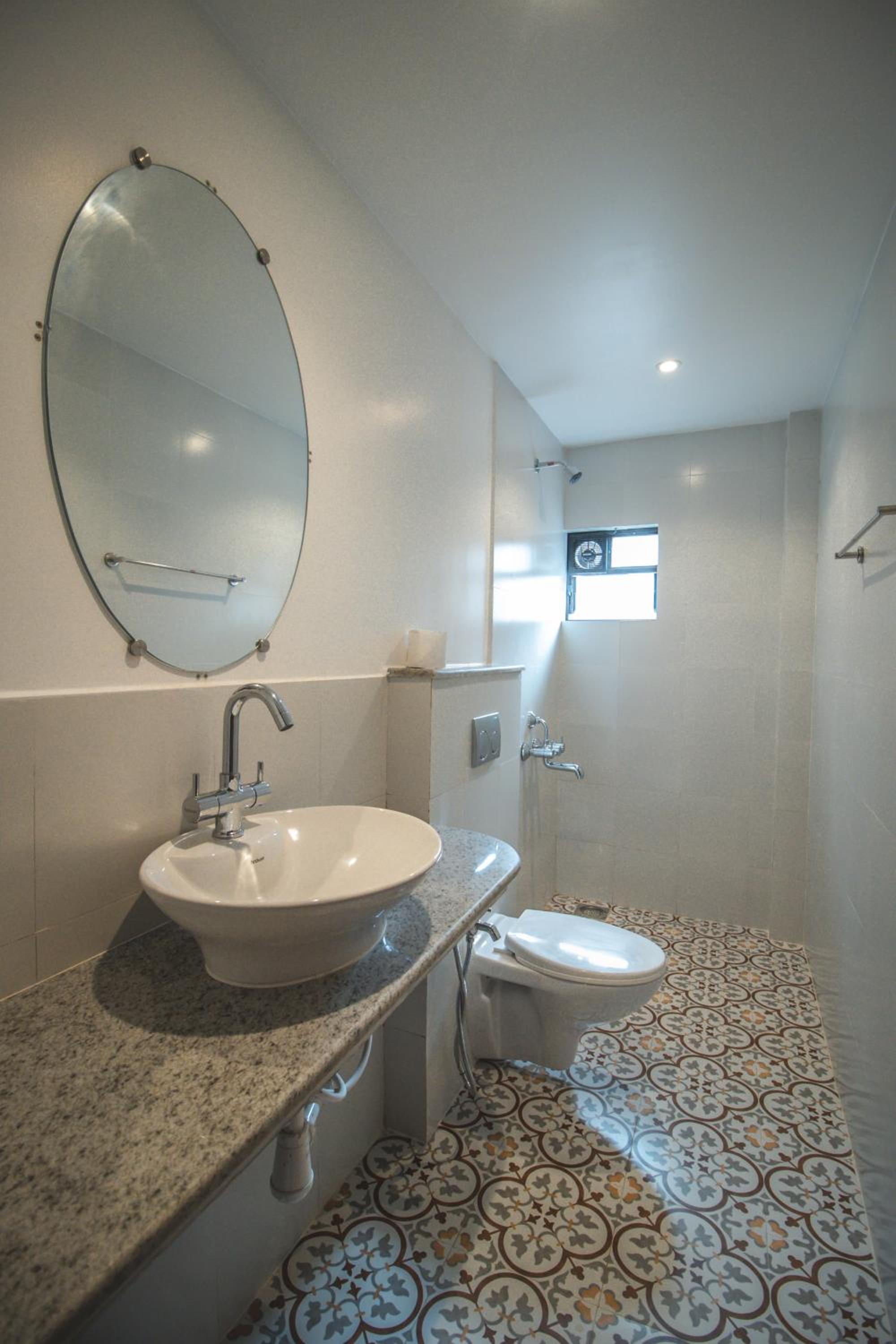Deluxe Double Room (2 Adults + 1 Child) - Photo 3