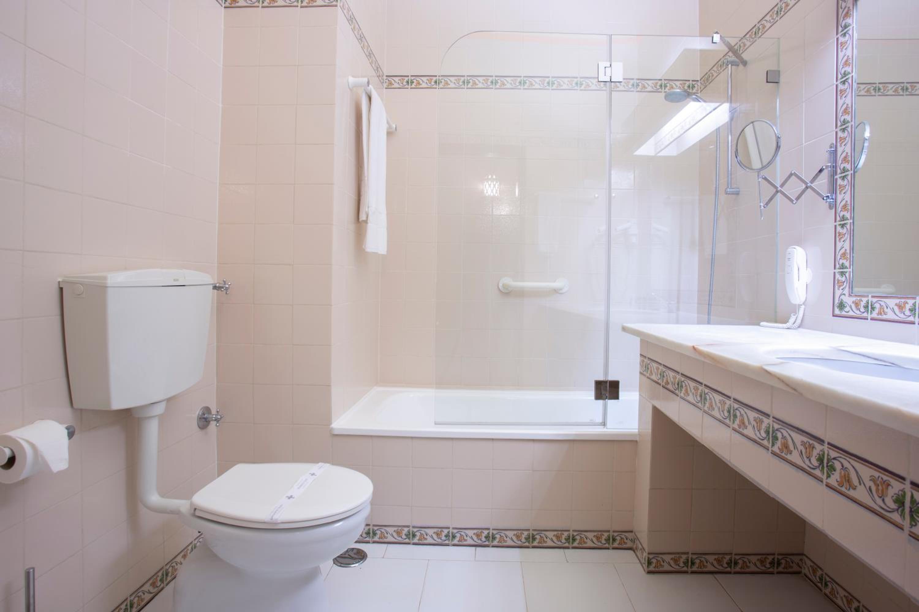 Double or Twin Room with Sea View - Photo 7