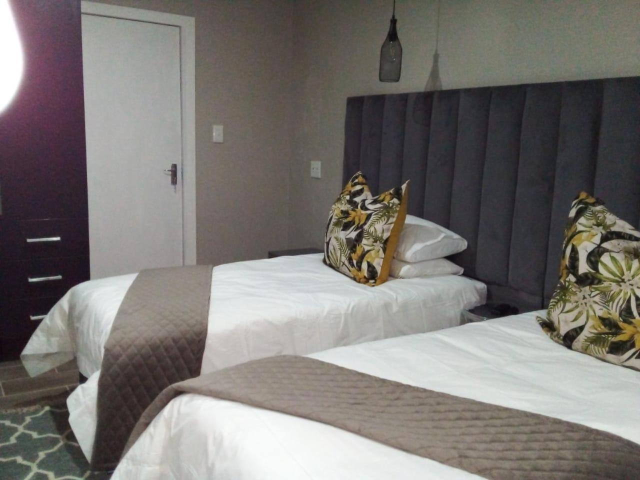 Comfort Family Room - Photo 4