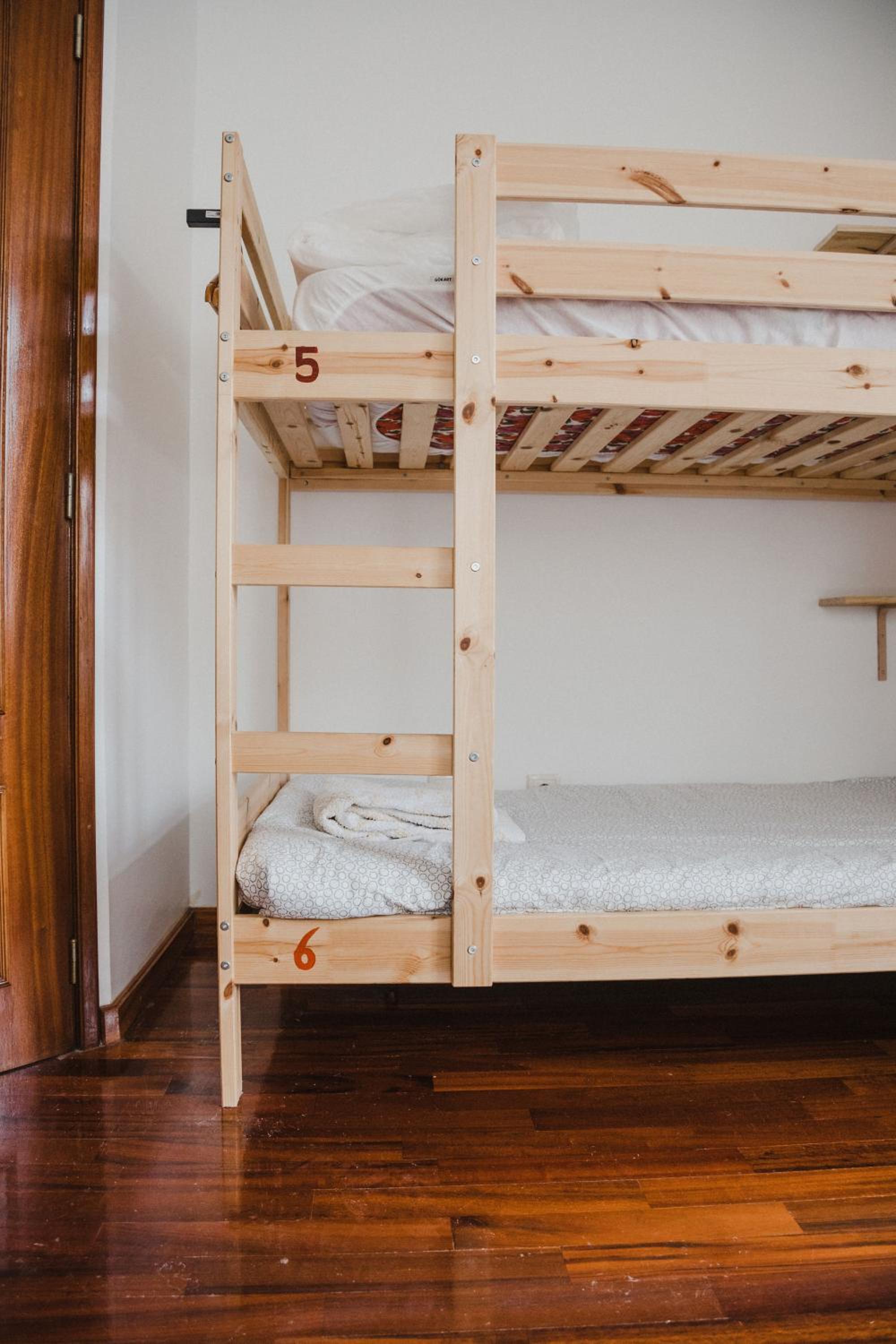 5-Bed Mixed Dormitory Room photo 2