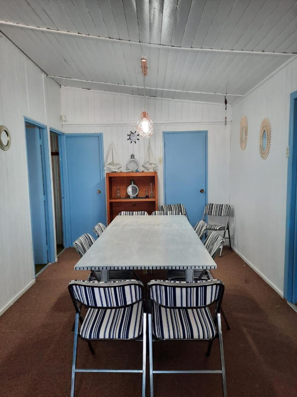 Five-Bedroom House photo 2