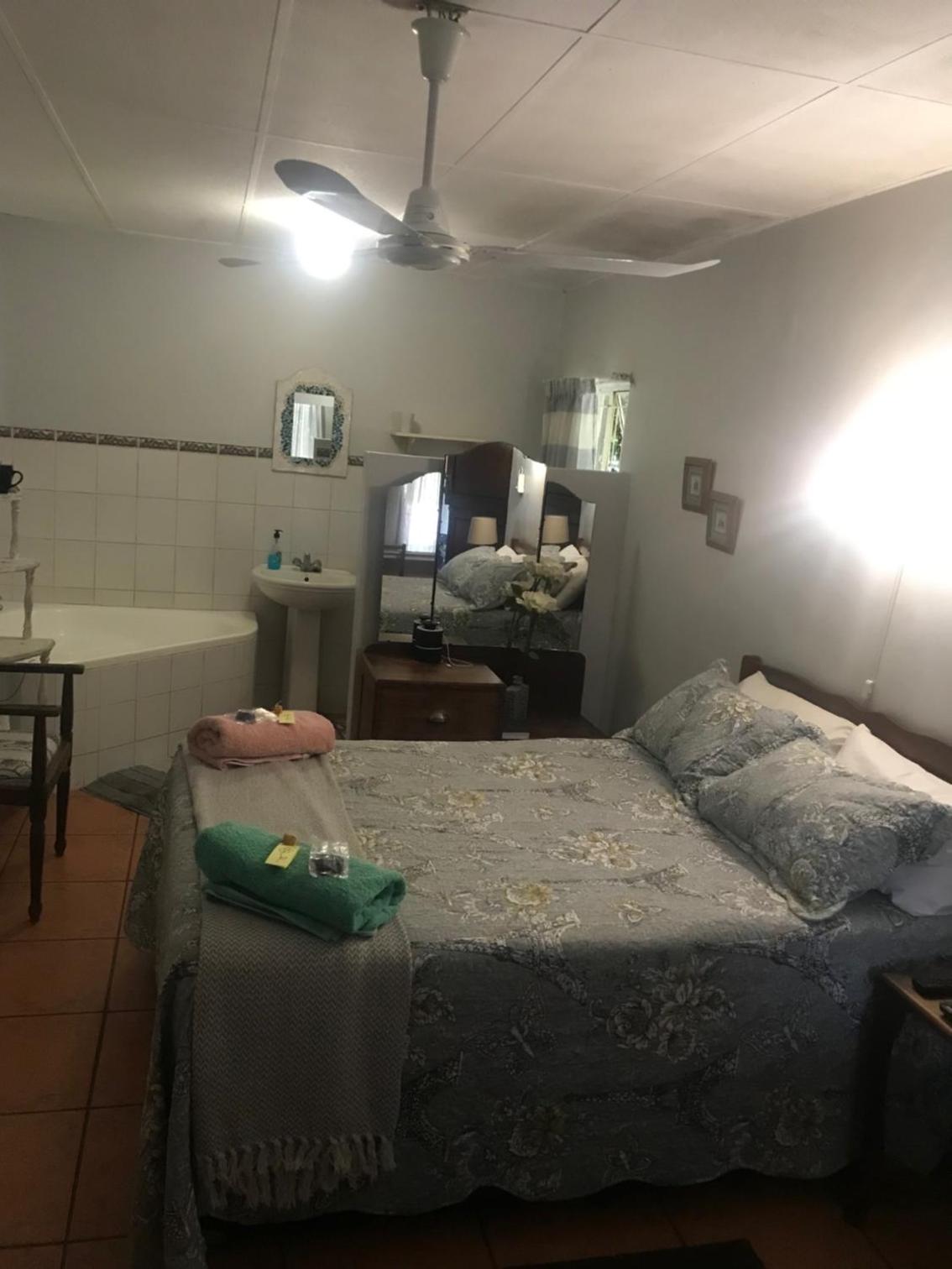 Standard Double Room - Photo 1