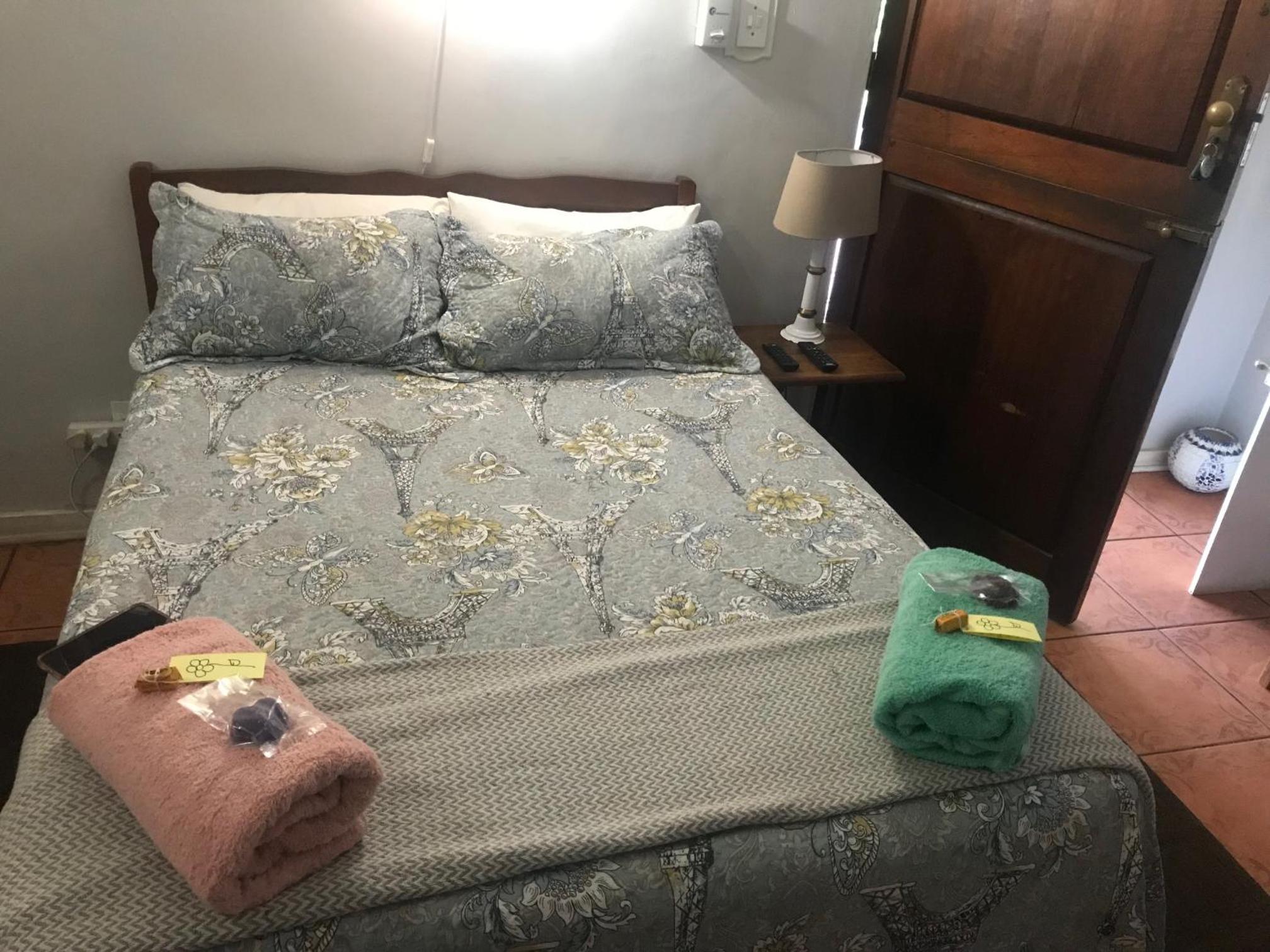 Standard Double Room - Photo 7