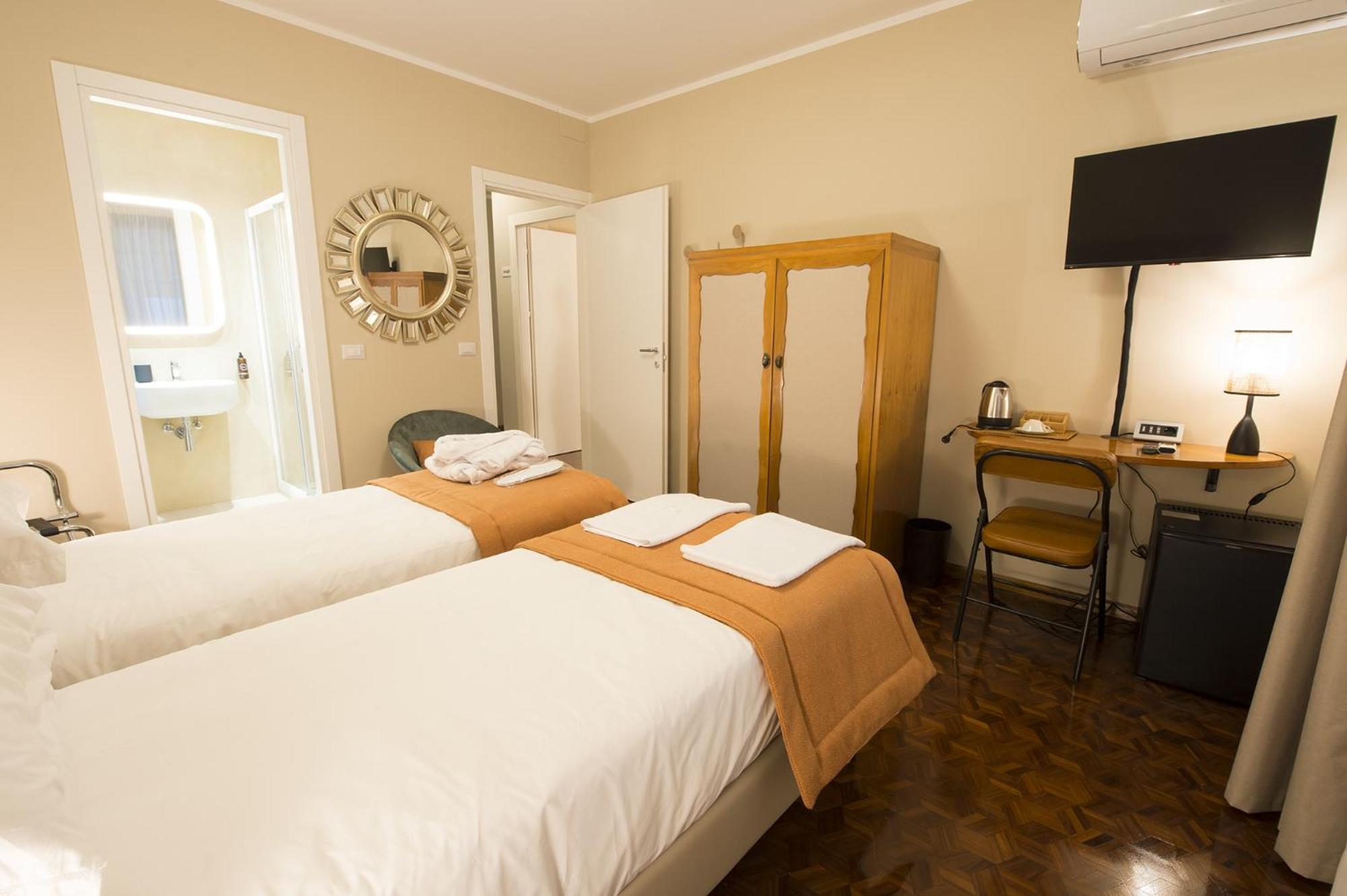 Double or Twin Room photo 1