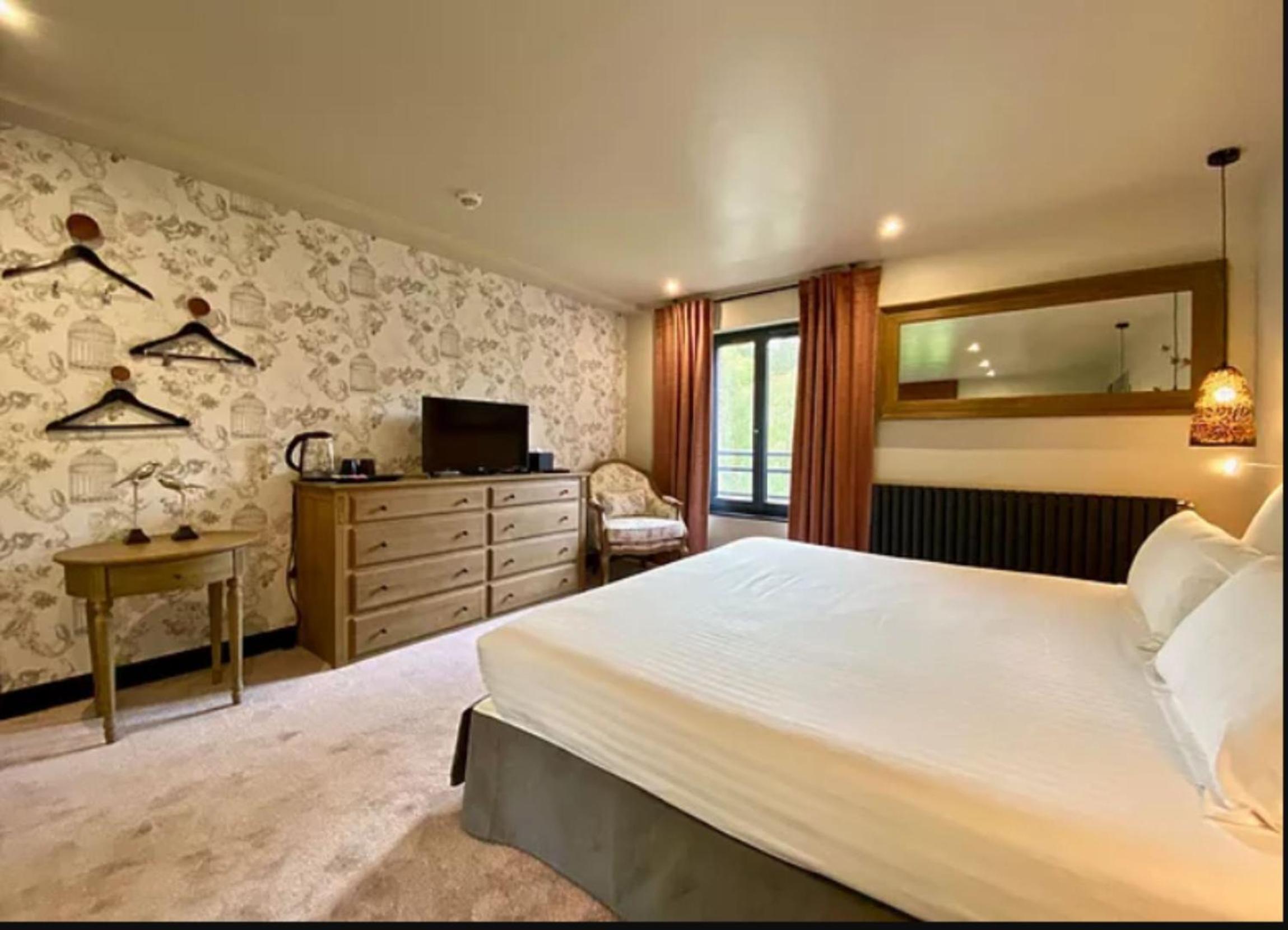 Deluxe Double Room with Bath photo 3