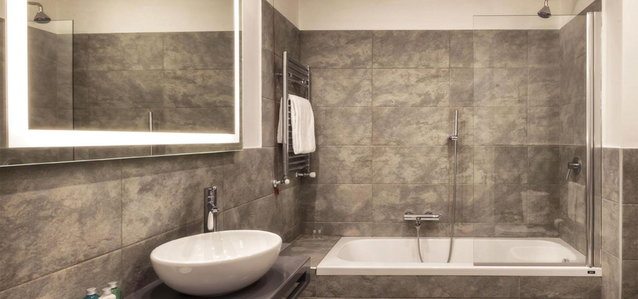 Deluxe Double or Twin Room - Photo 5