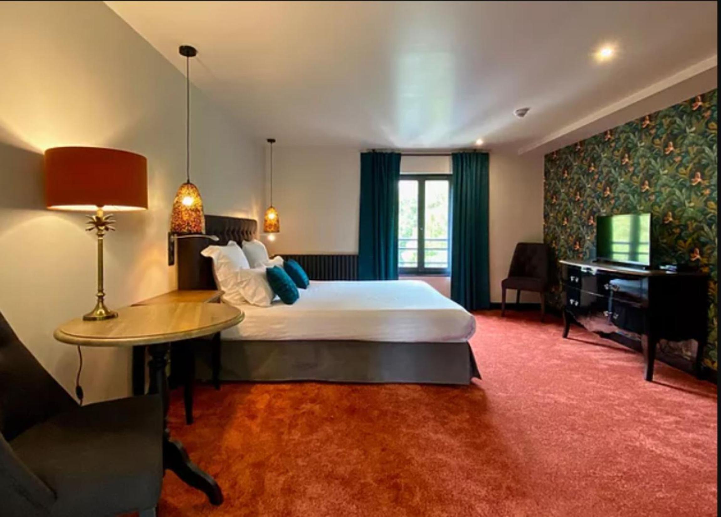 Deluxe Double Room with Bath - Photo 2