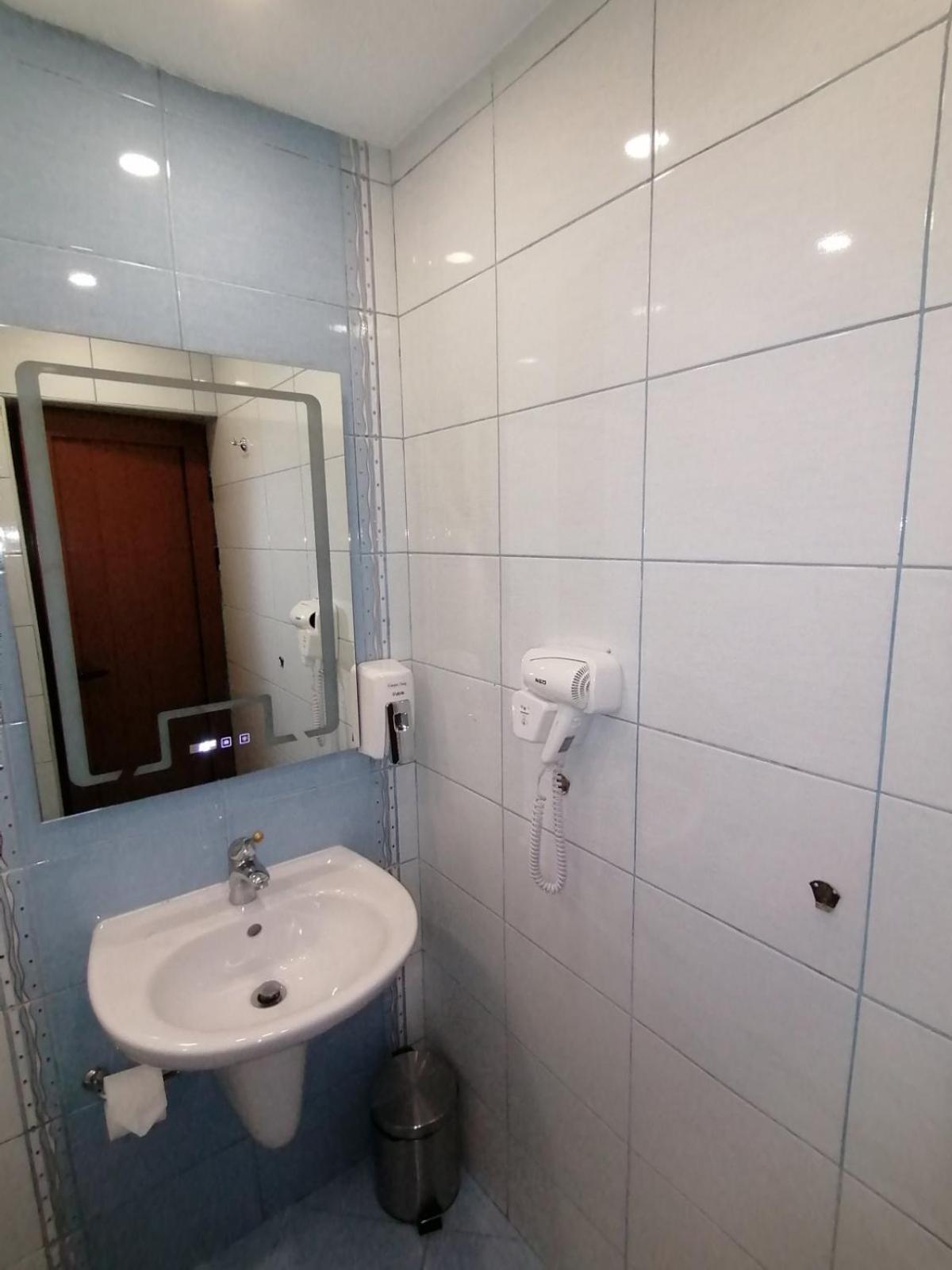 Twin Room - Photo 3