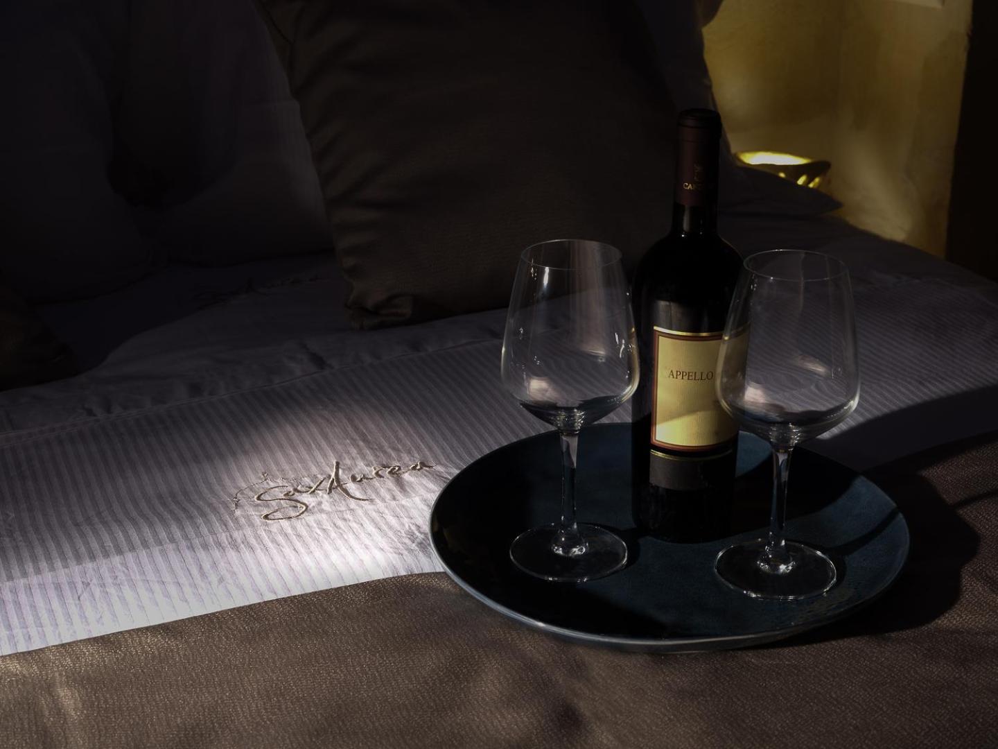 Suite - Photo 11
