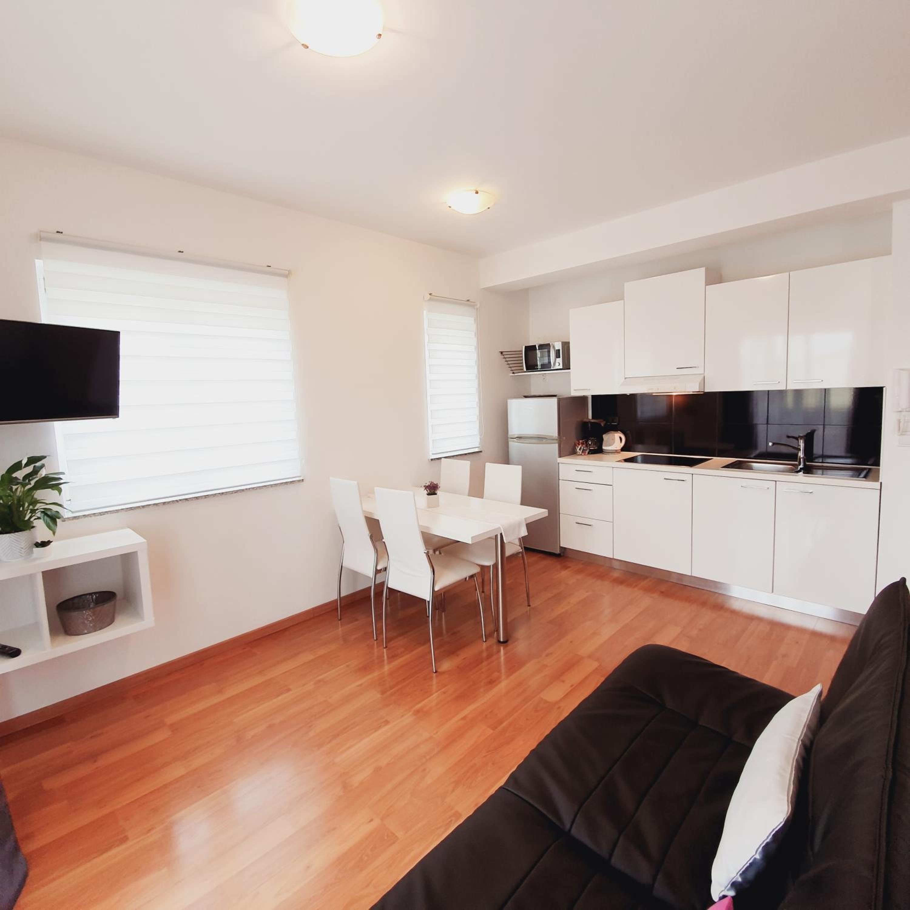 One-Bedroom Apartment with Terrace and Sea View photo 2