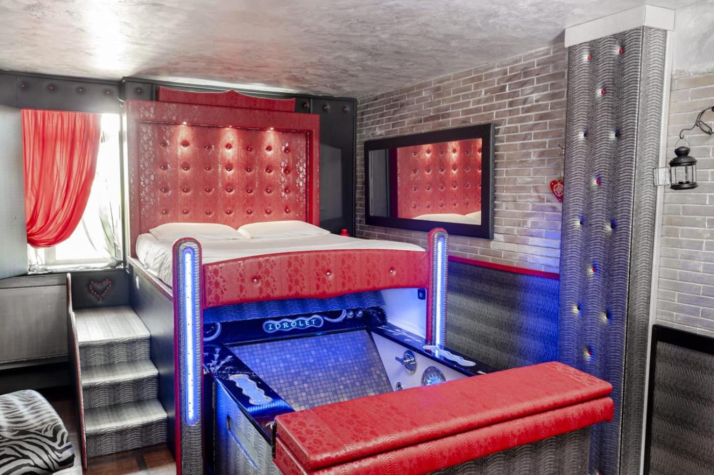 Deluxe Suite with Spa Bath