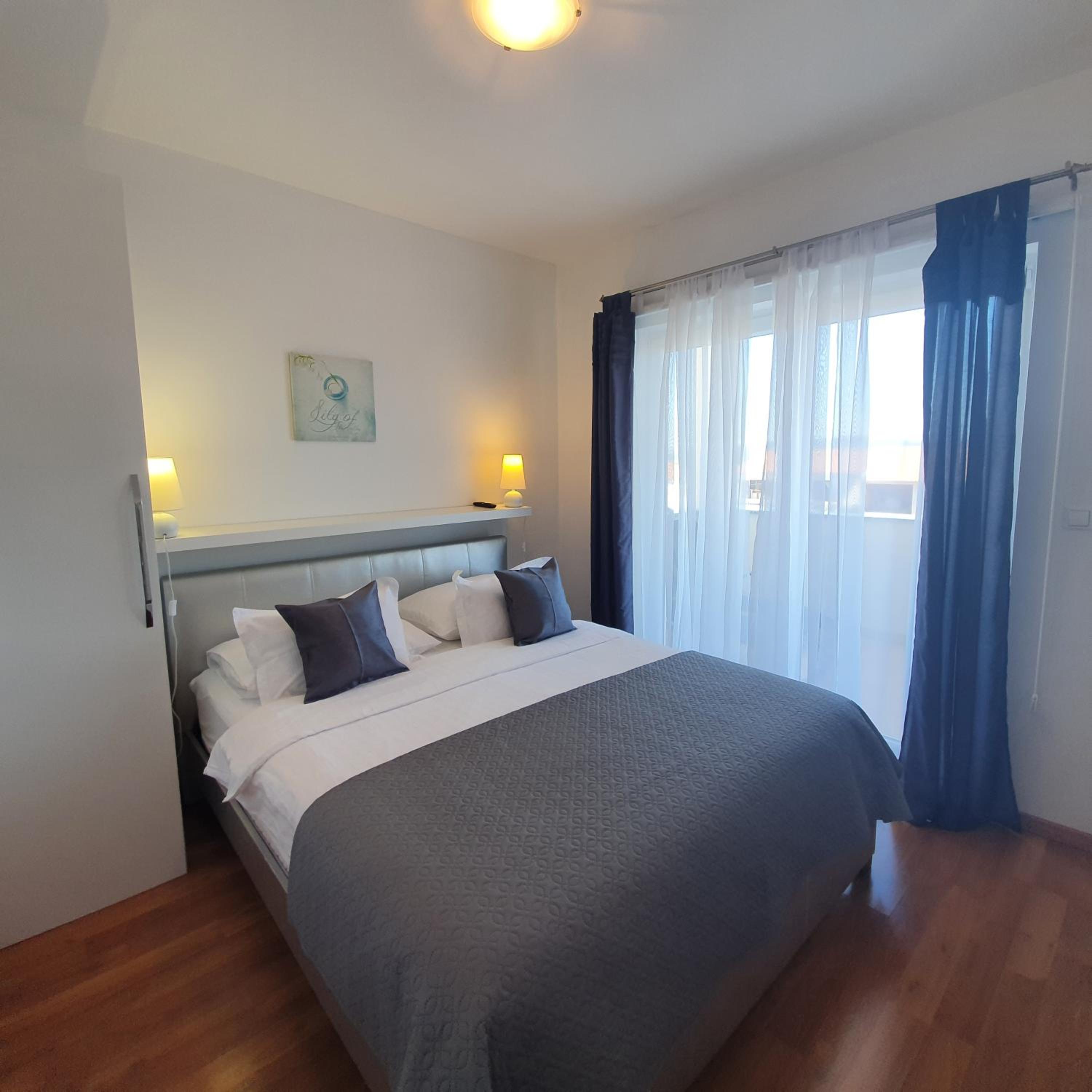 Two-Bedroom Apartment with Terrace and Sea View photo 2