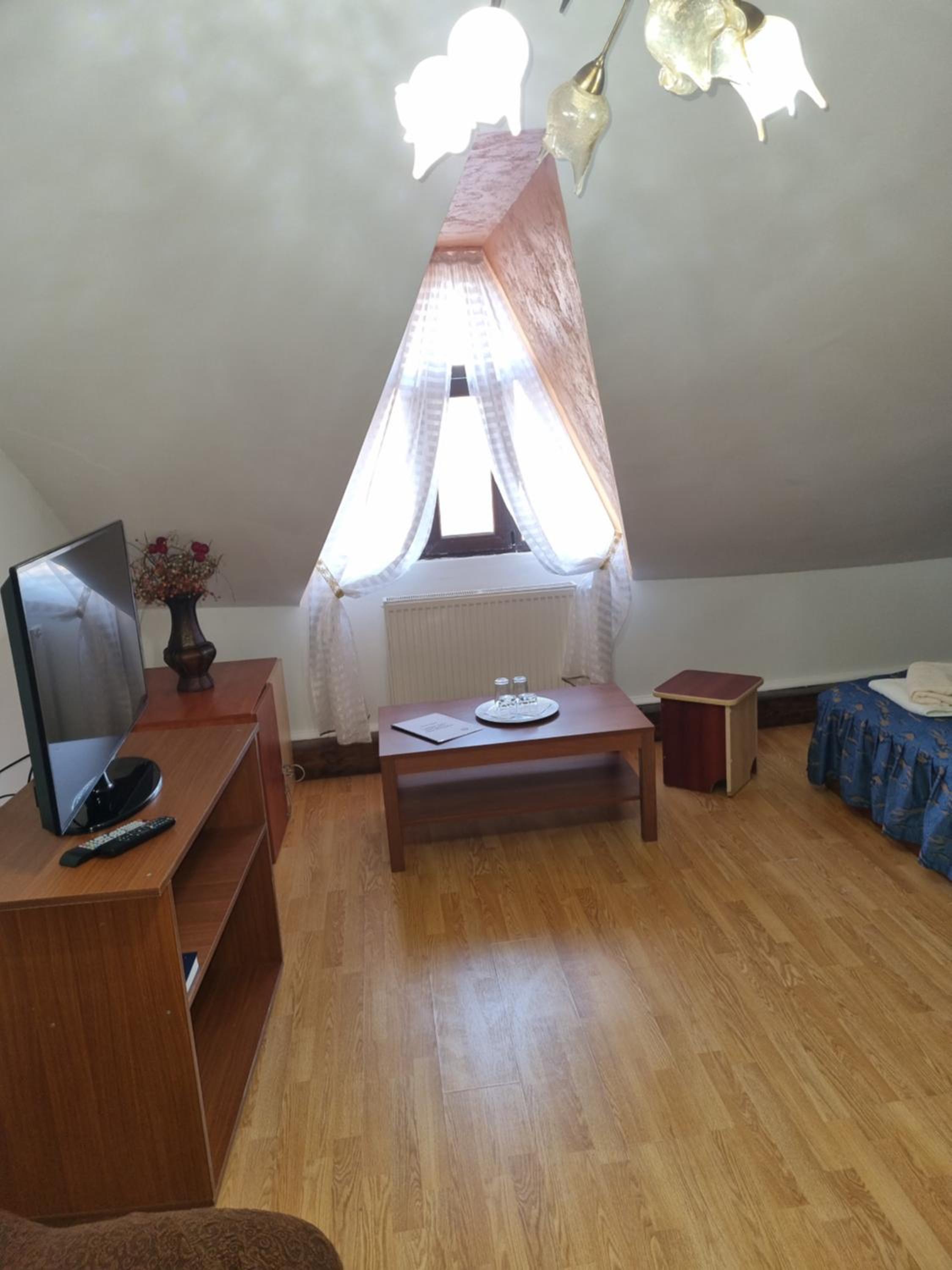 Double Room - Photo 18