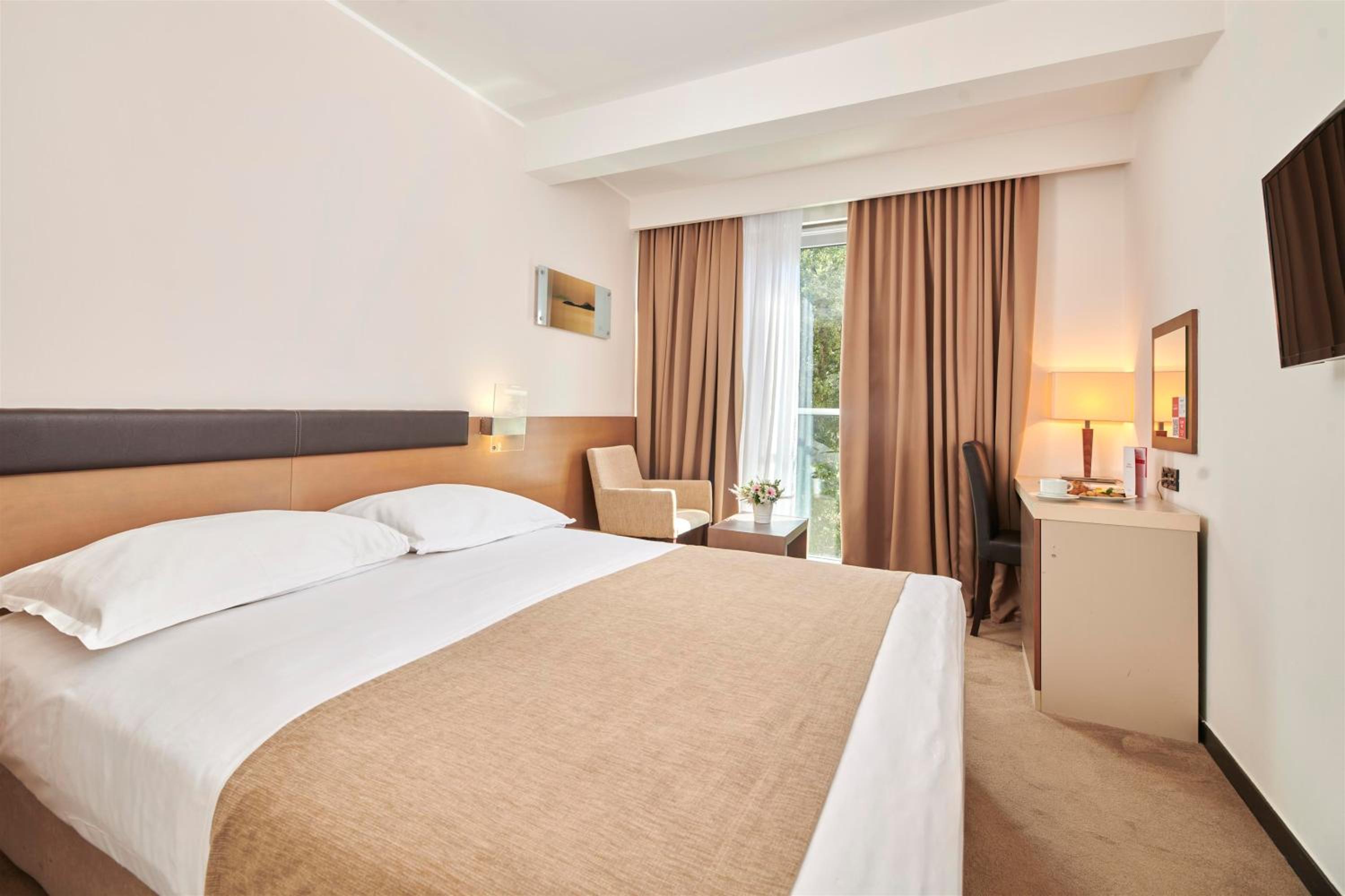 Economy Room With French Bed - Photo 2