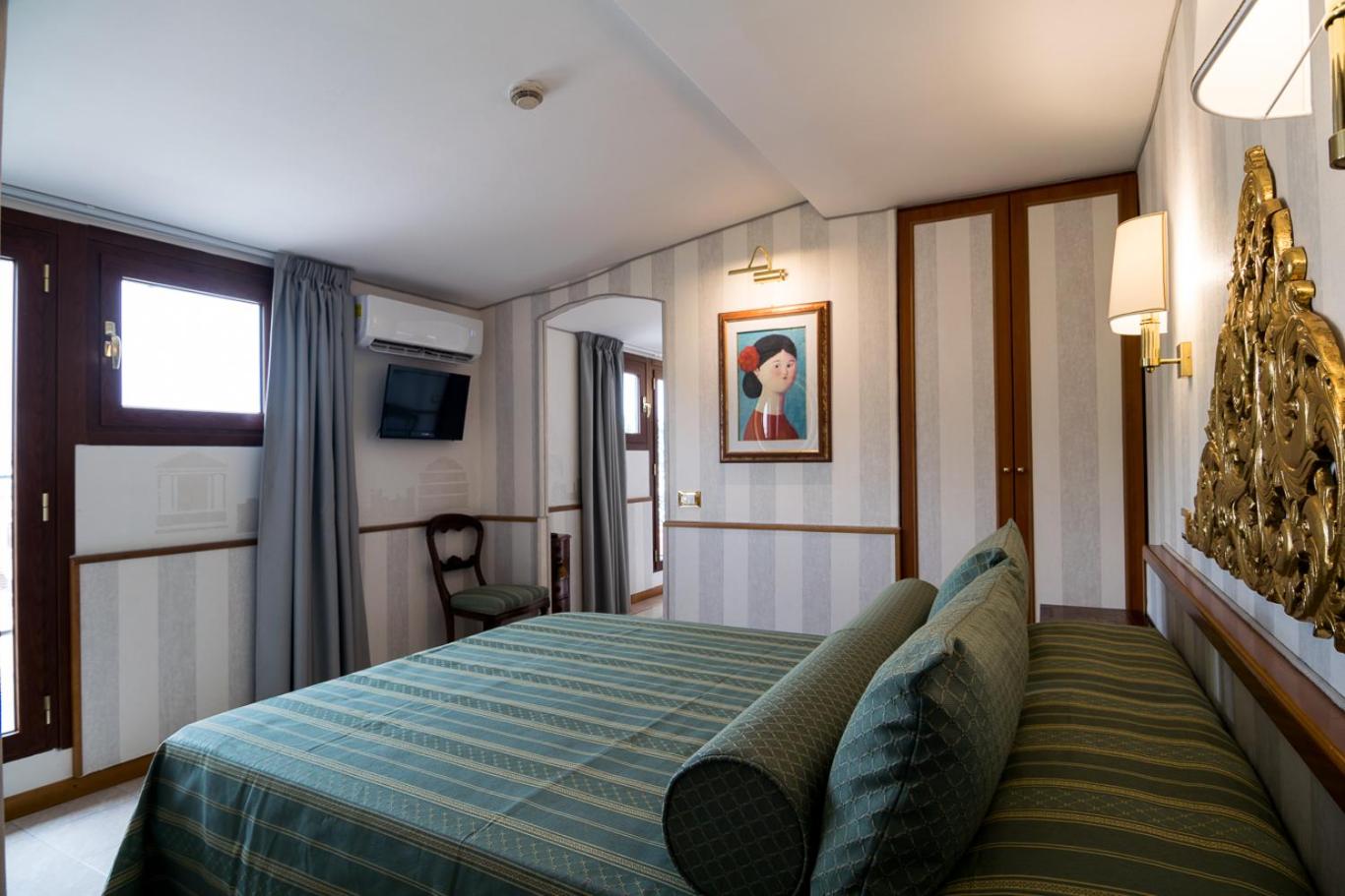 Vintage Double Room with Terrace
