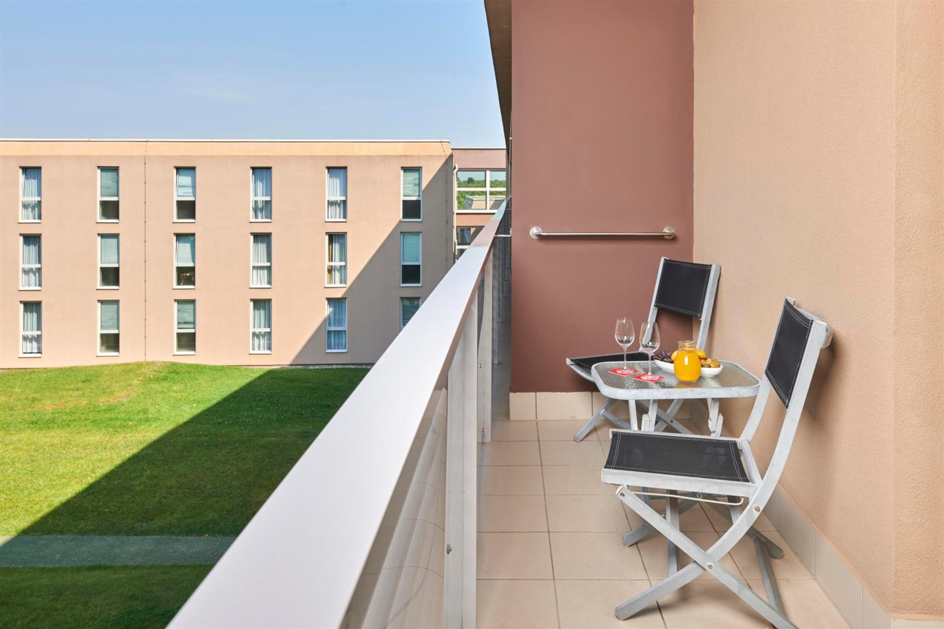 Suite with Balcony - Photo 2