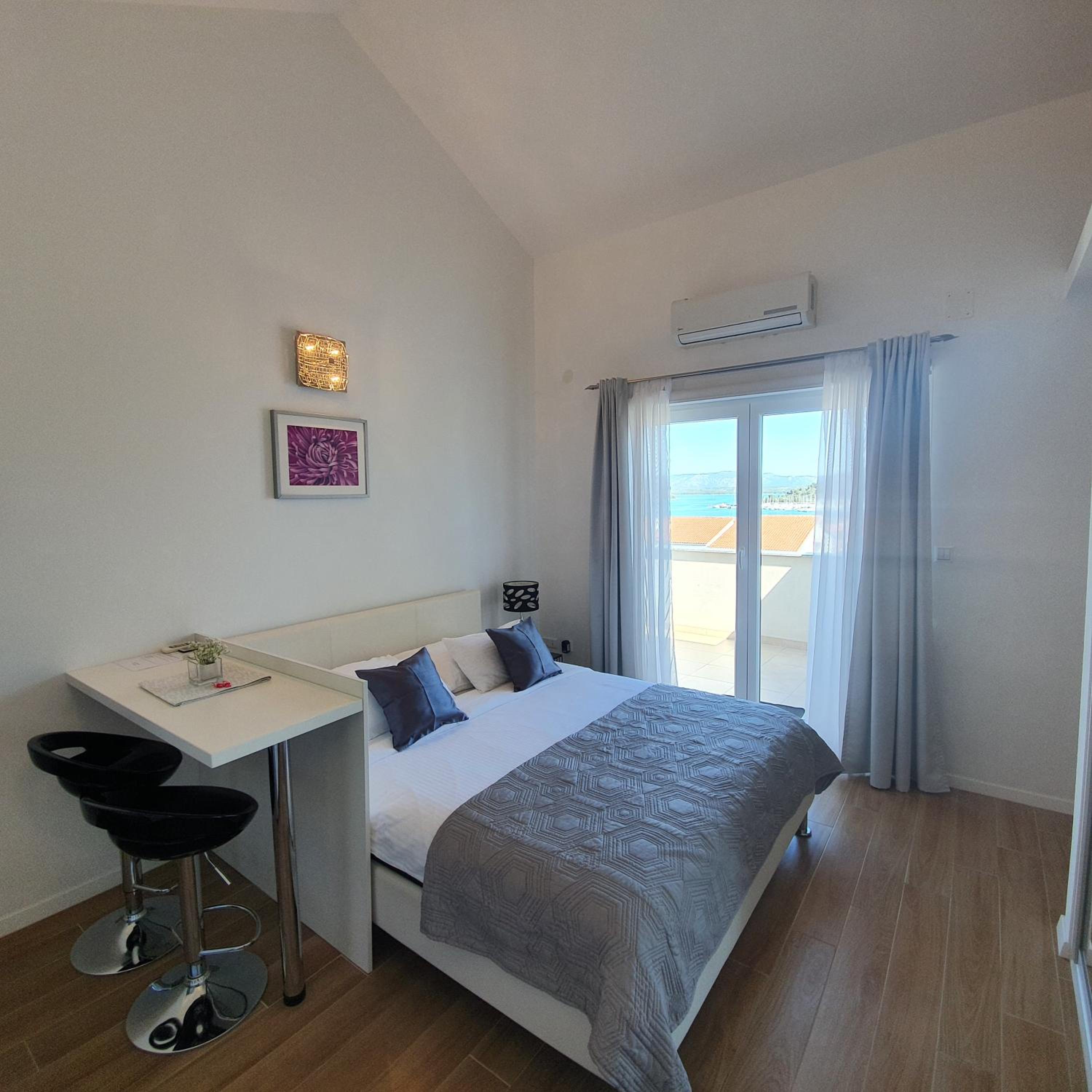 Studio with Terrace and Sea View photo 3