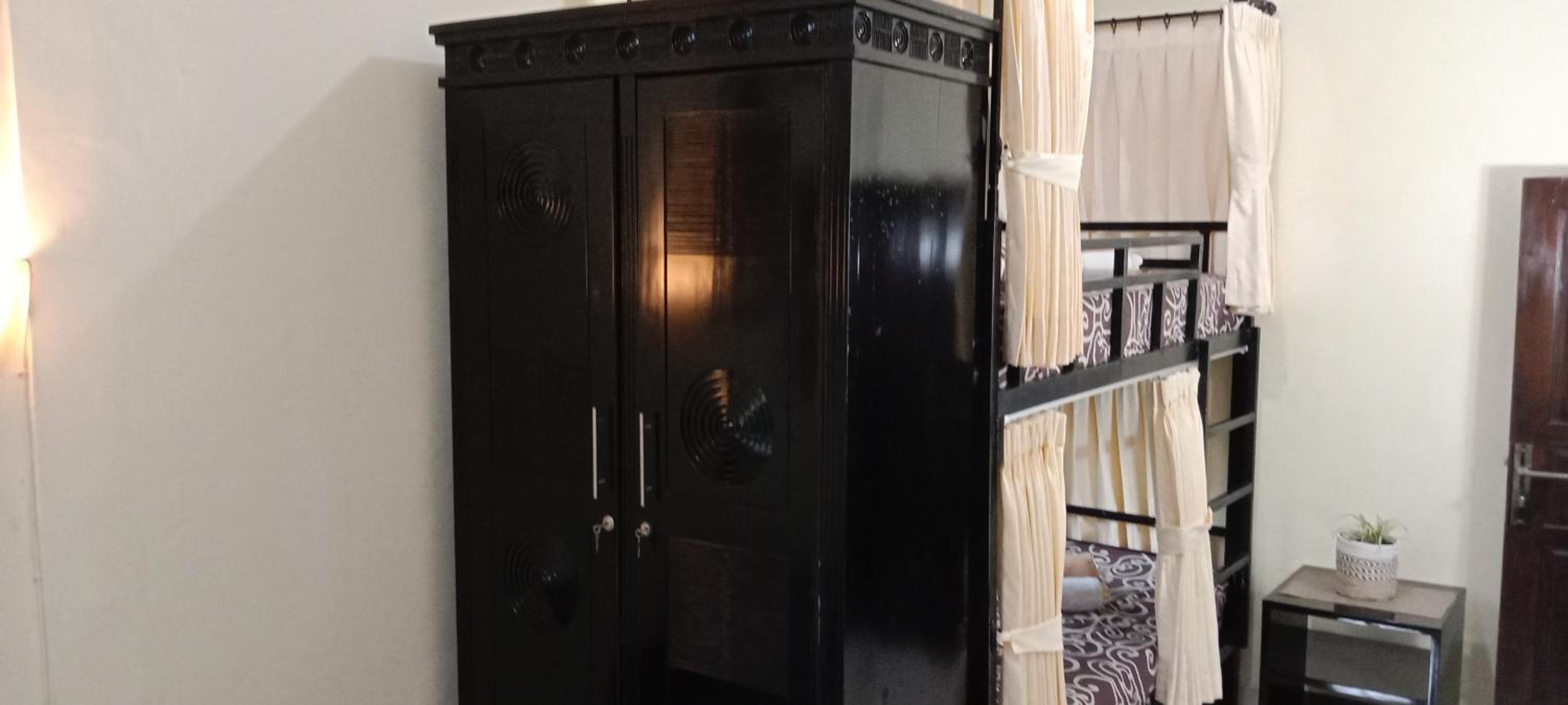 Family Room with Private Bathroom - Photo 17