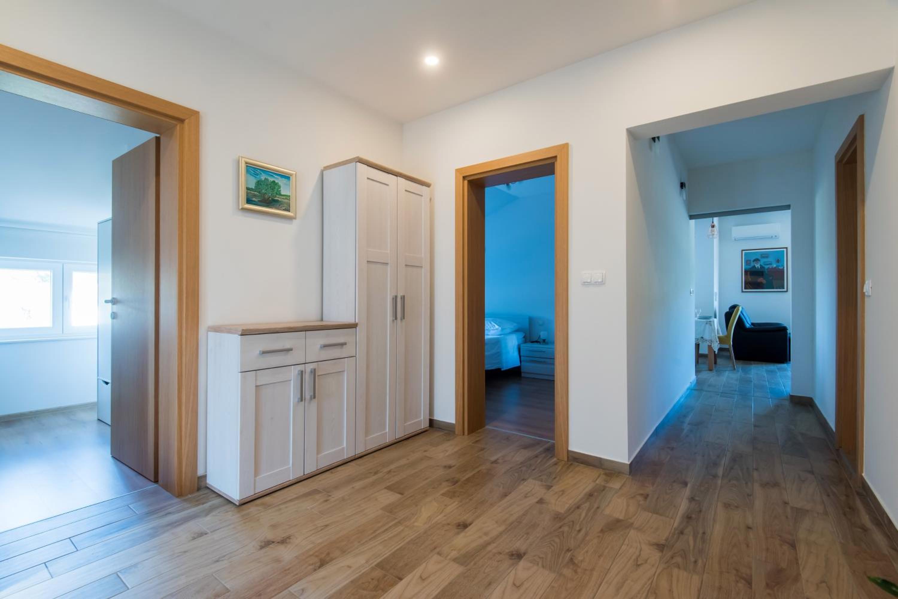 Three Bedroom Apartment with Balcony and Sea View photo 3