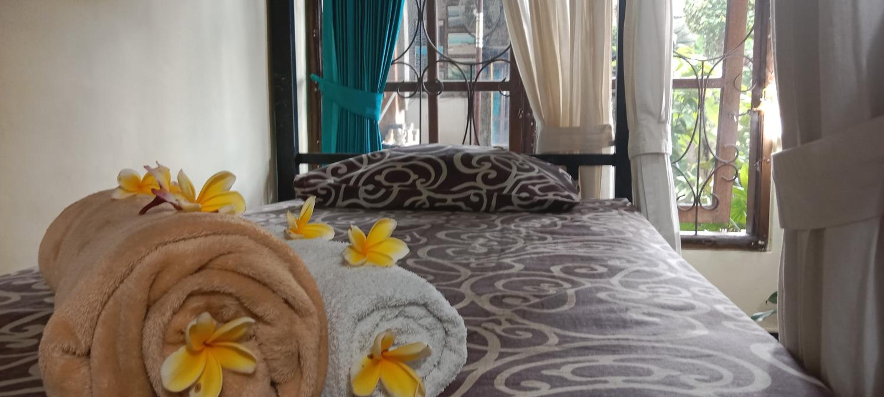 Quadruple Room with Private Bathroom - Photo 14