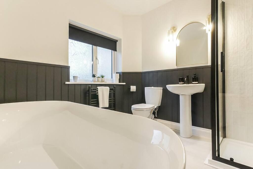 Three-Bedroom House photo 2