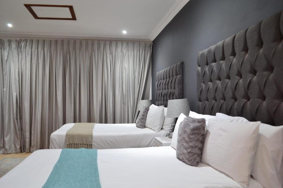 Deluxe Double or Twin Room photo 2