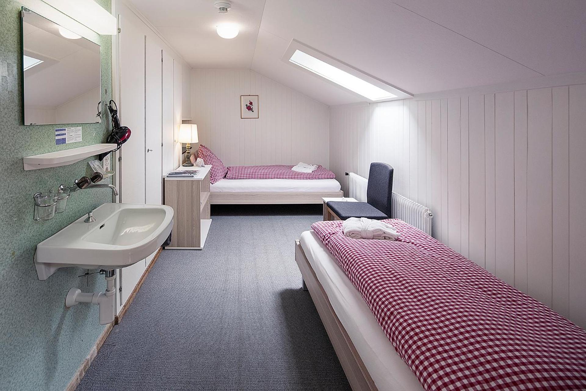 Basic Double or Twin Room with Shared Bathroom photo 1