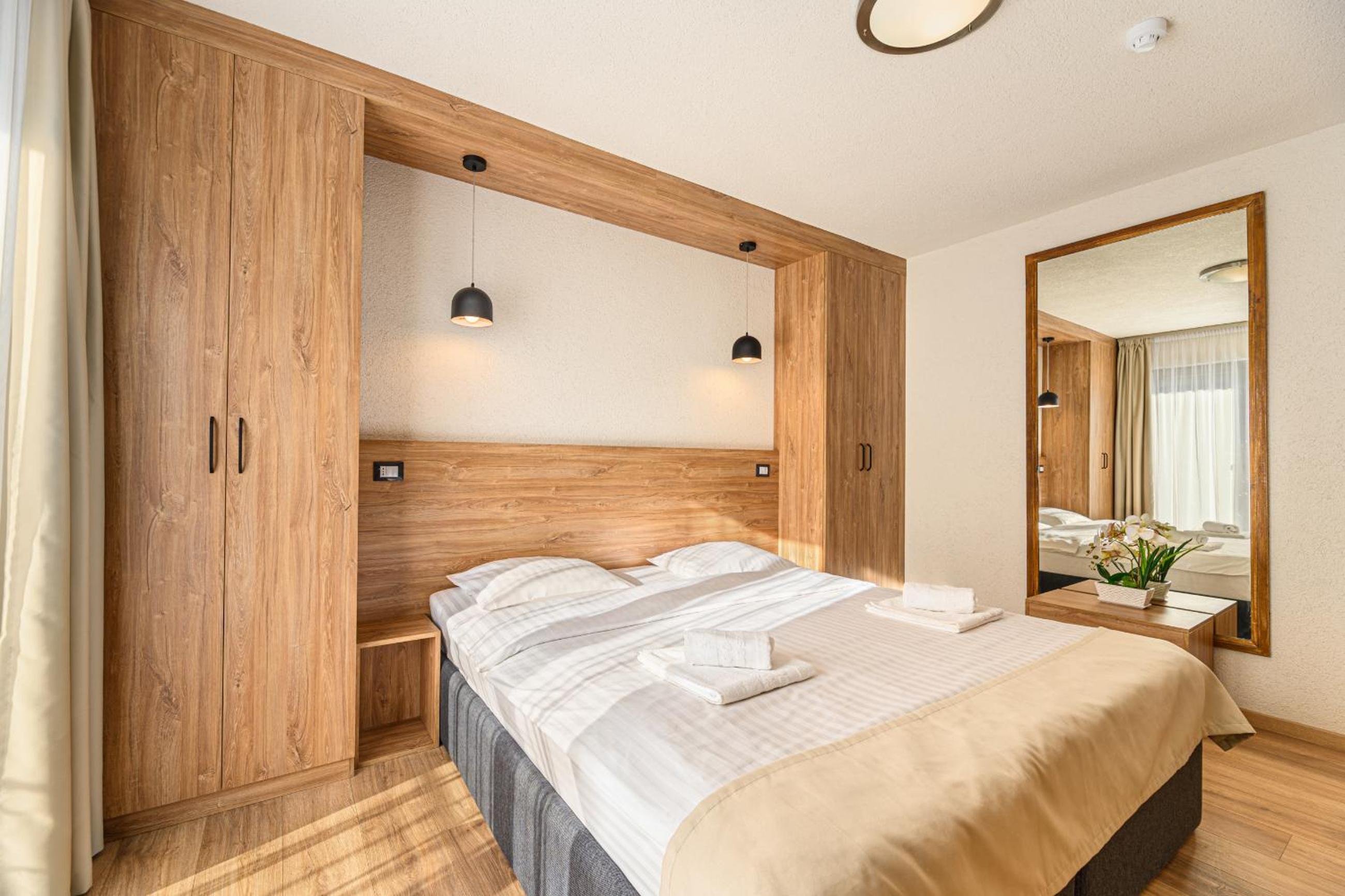 Senior Suite with Spa and Pool Access