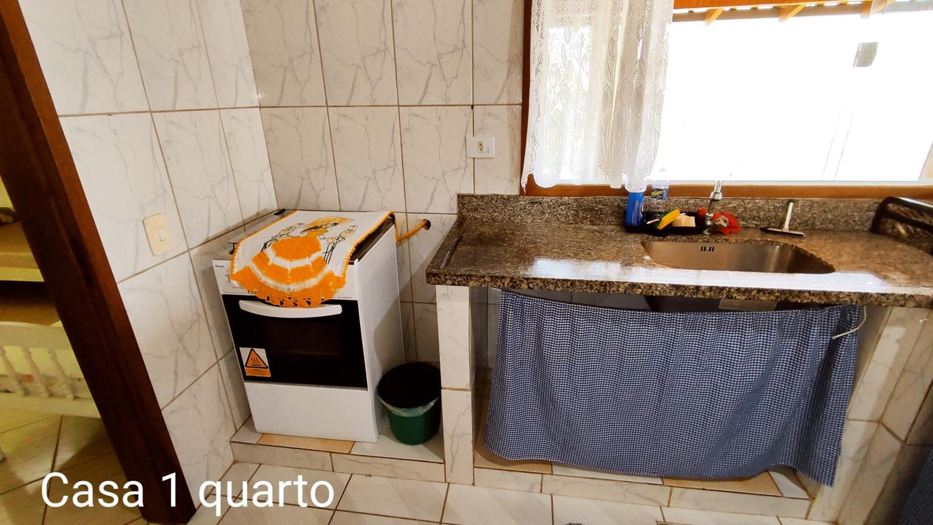 One-Bedroom House - Photo 22
