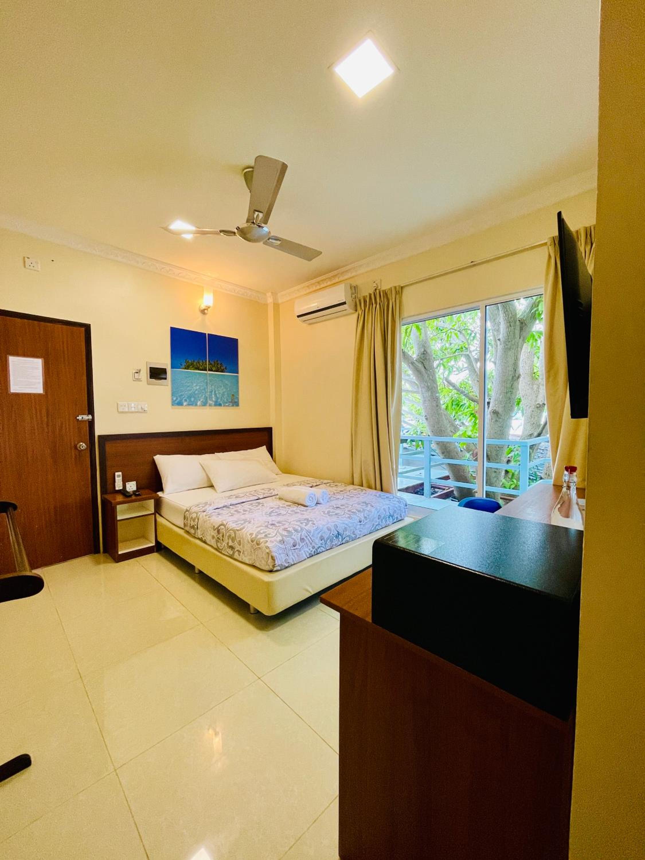 Deluxe Double Room with Balcony photo 1
