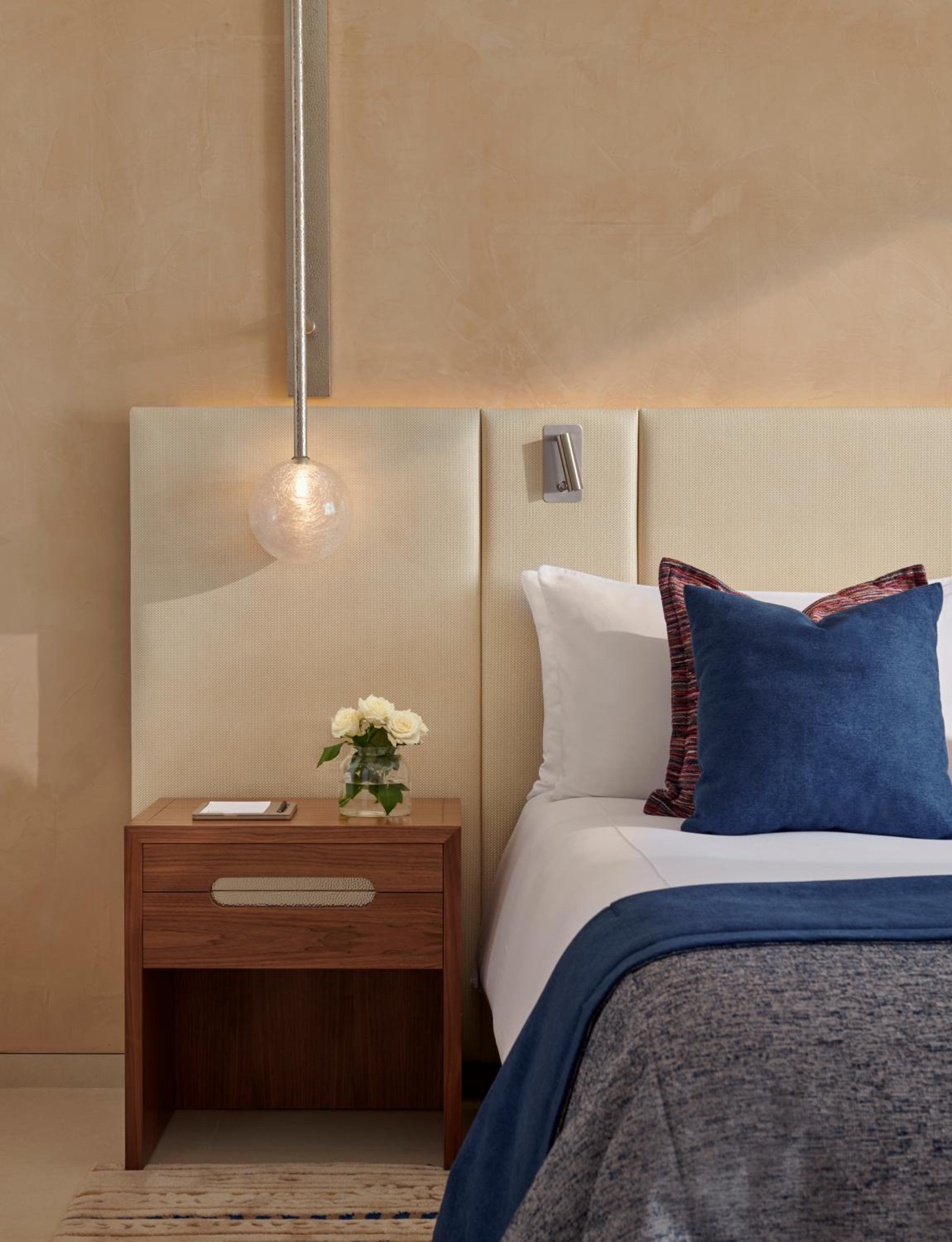Deluxe Queen Room with Two Queen Beds and Ocean View - Photo 4