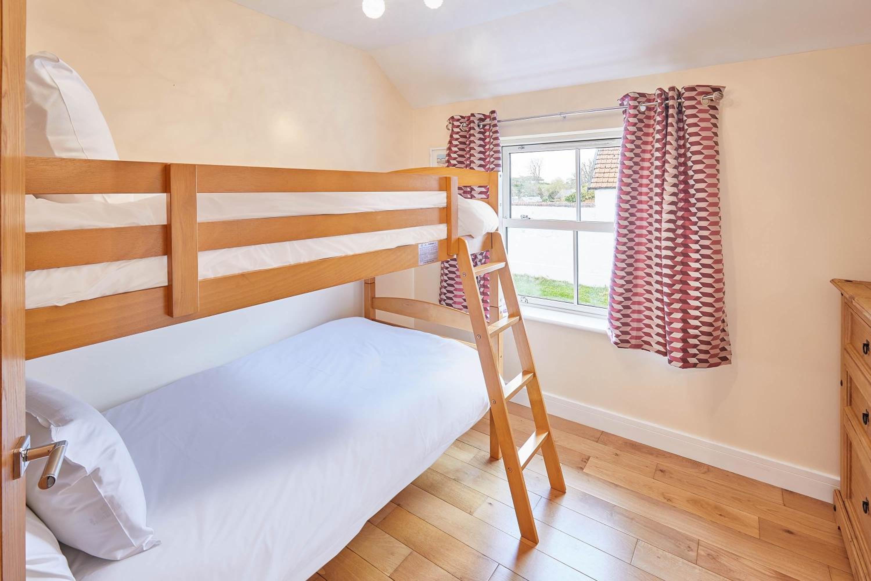 Four-Bedroom House photo 2