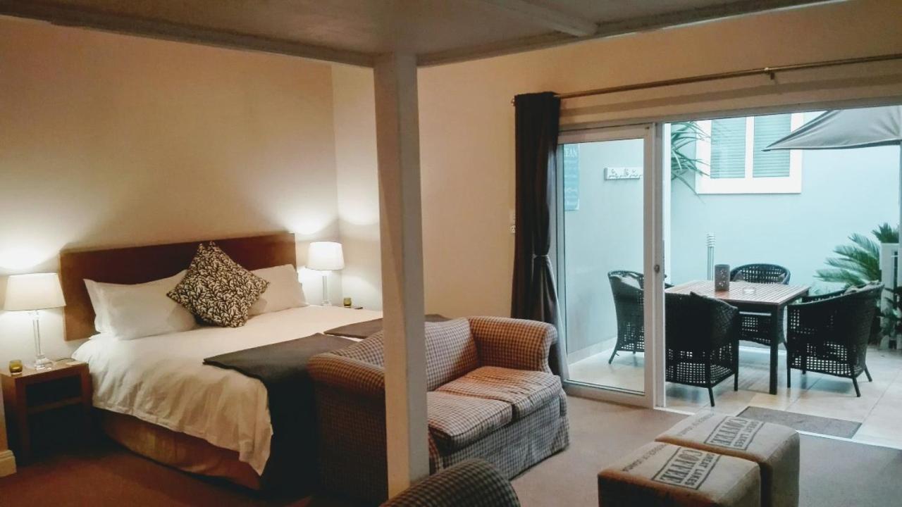 Family Room - Photo 2