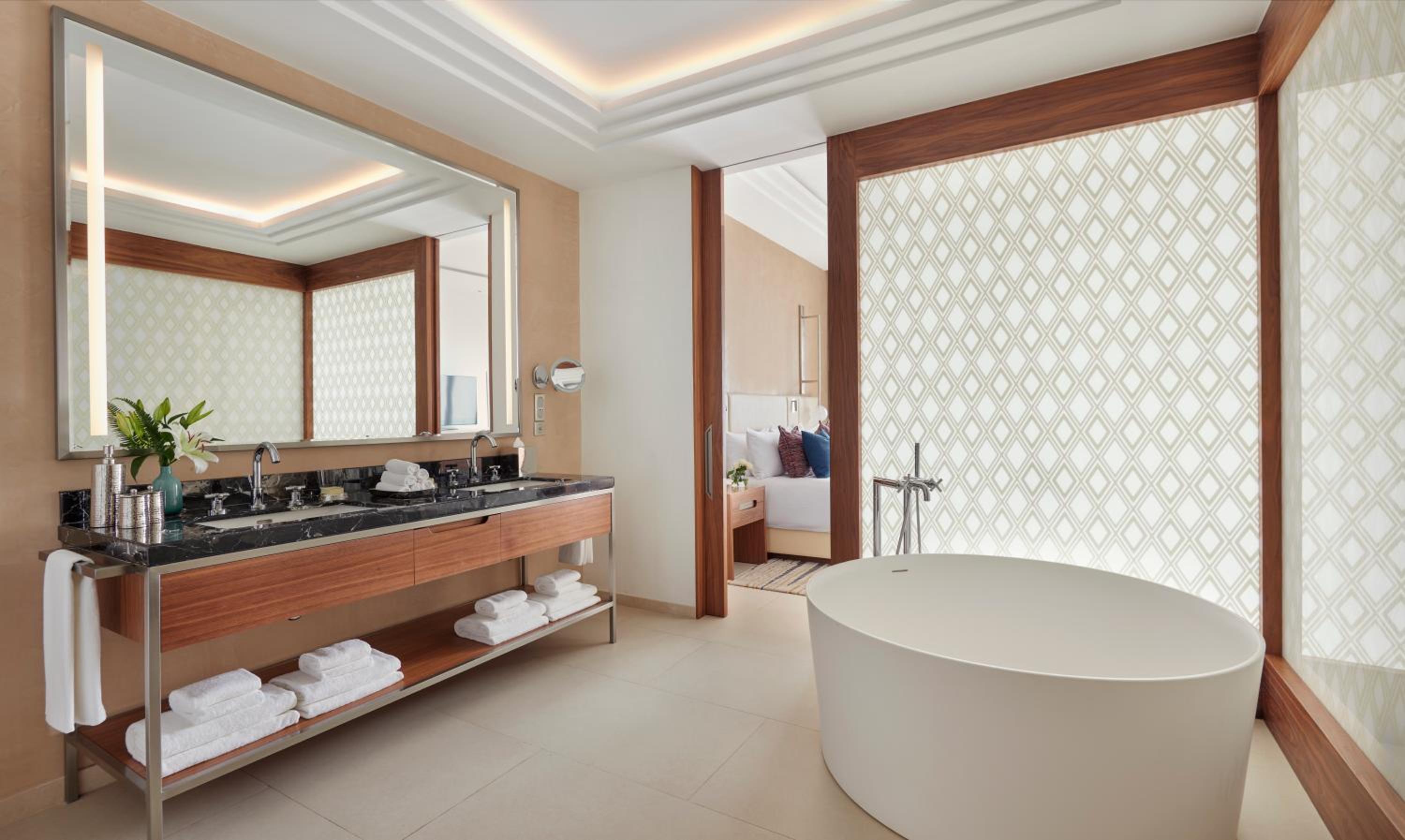 One-Bedroom Deluxe Suite with Ocean View - Photo 4