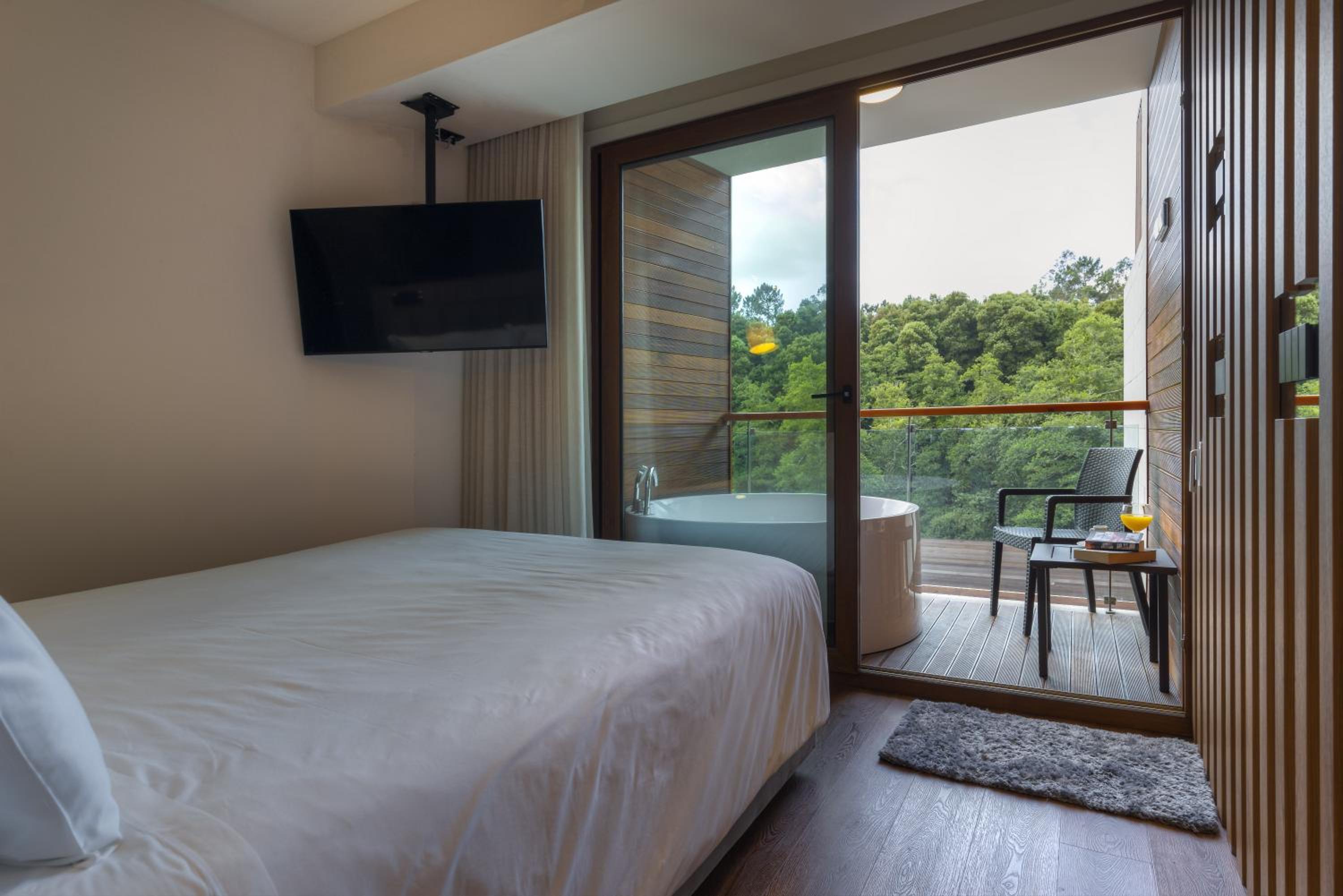 King Room with Spa Bath - Photo 6