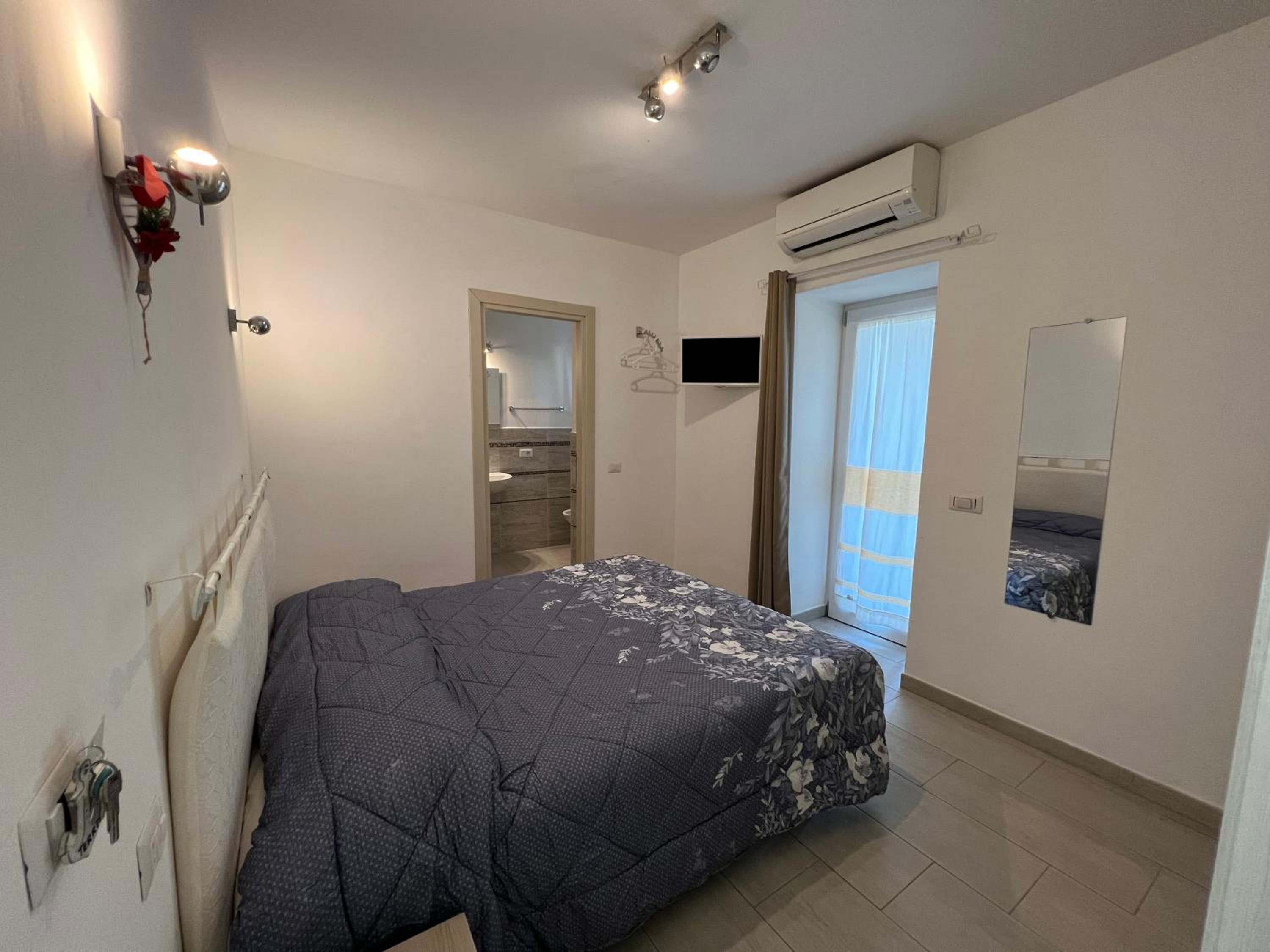 Deluxe King Room photo 3