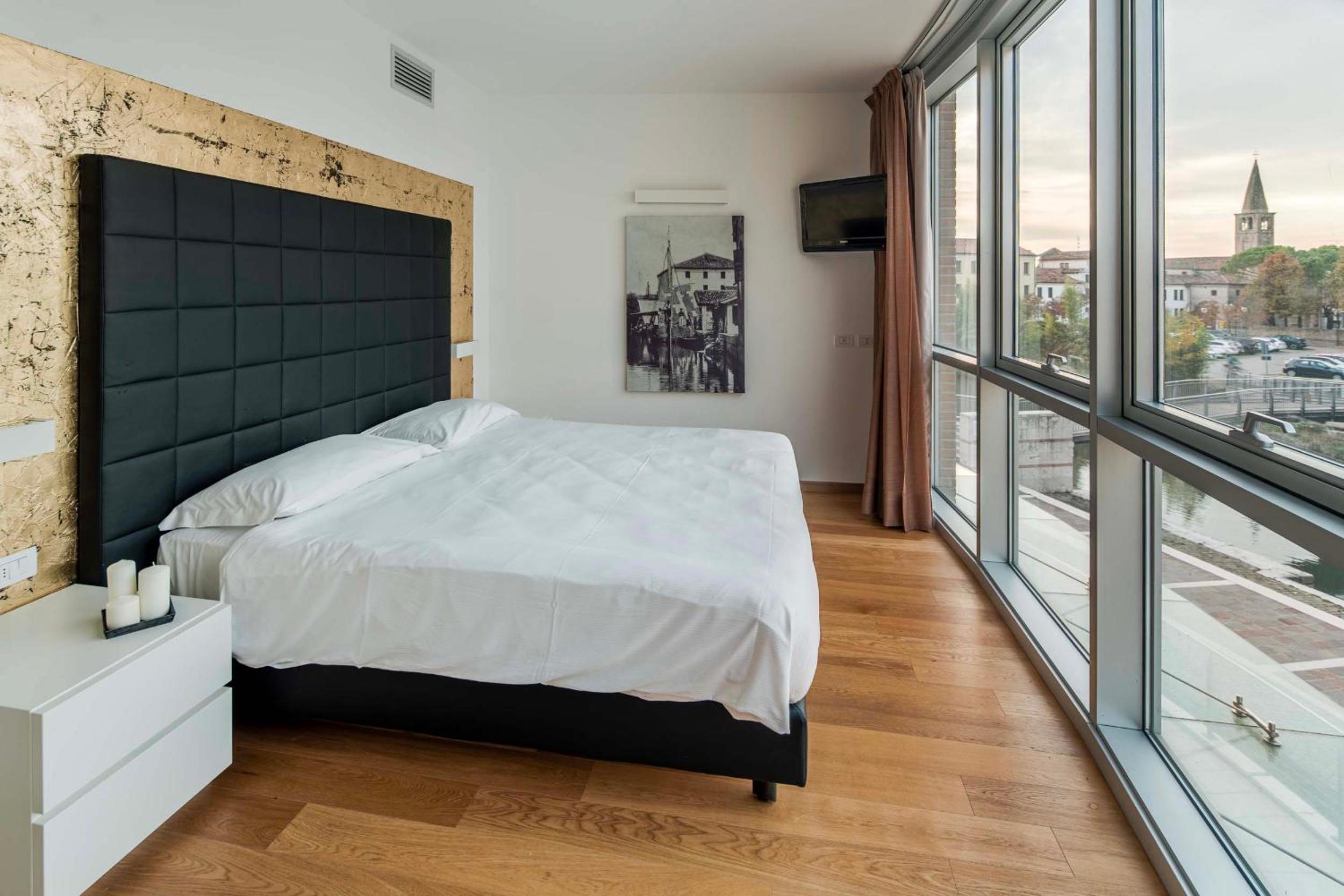 One-Bedroom Suite photo 3