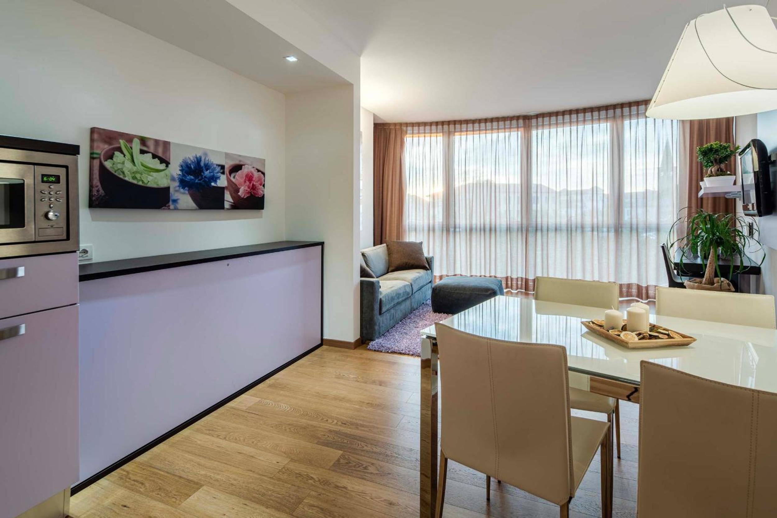 One-Bedroom Suite photo 2